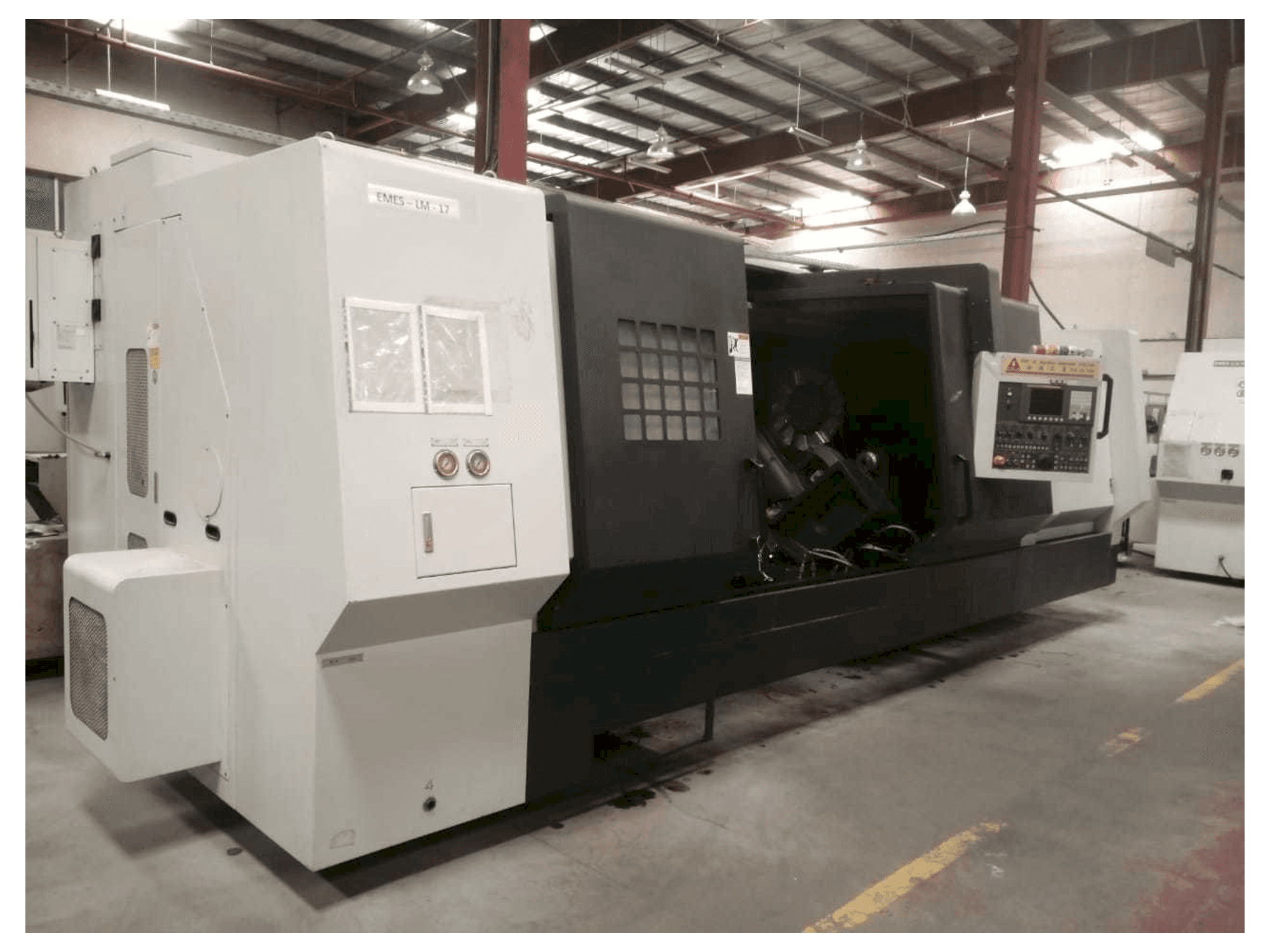 YOU JI YH 50/300 Mašinos vaizdas iš kairės pusės