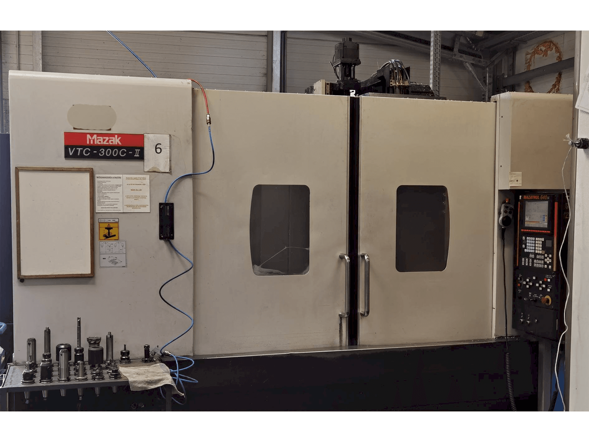 Mazak VTC 300 C II Mašinos vaizdas iš priekio