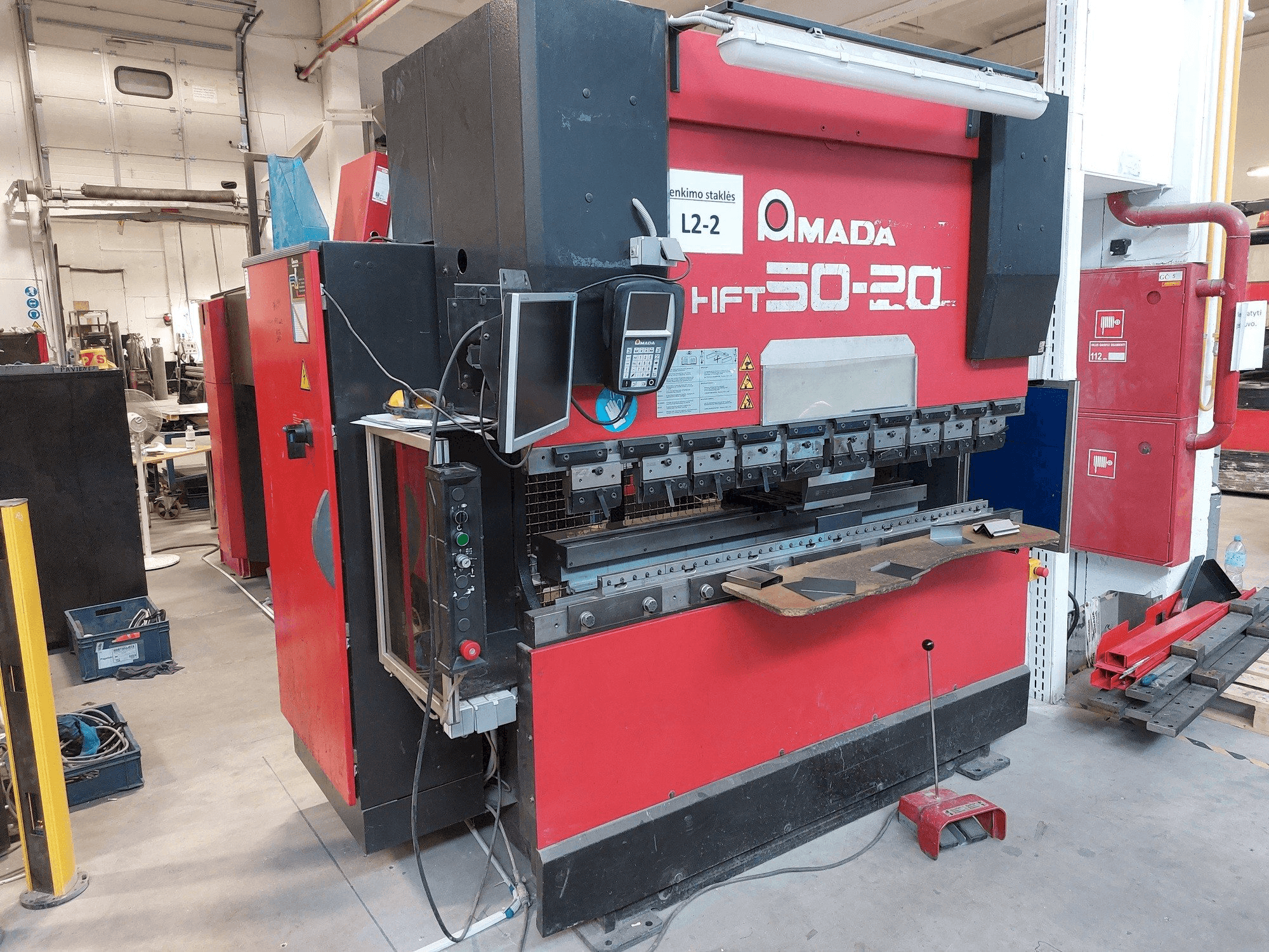 AMADA HFT 50-20 Mašinos vaizdas iš priekio