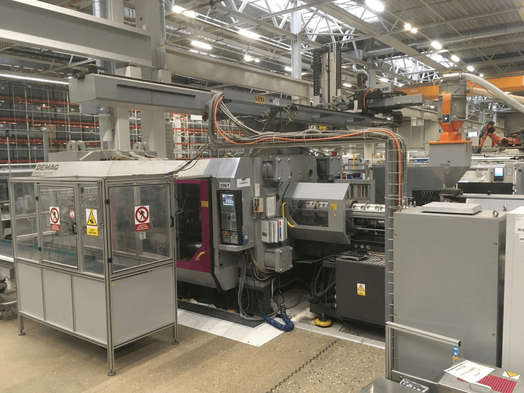 DEMAG Ergotech 1000-8000 Mašinos vaizdas iš priekio