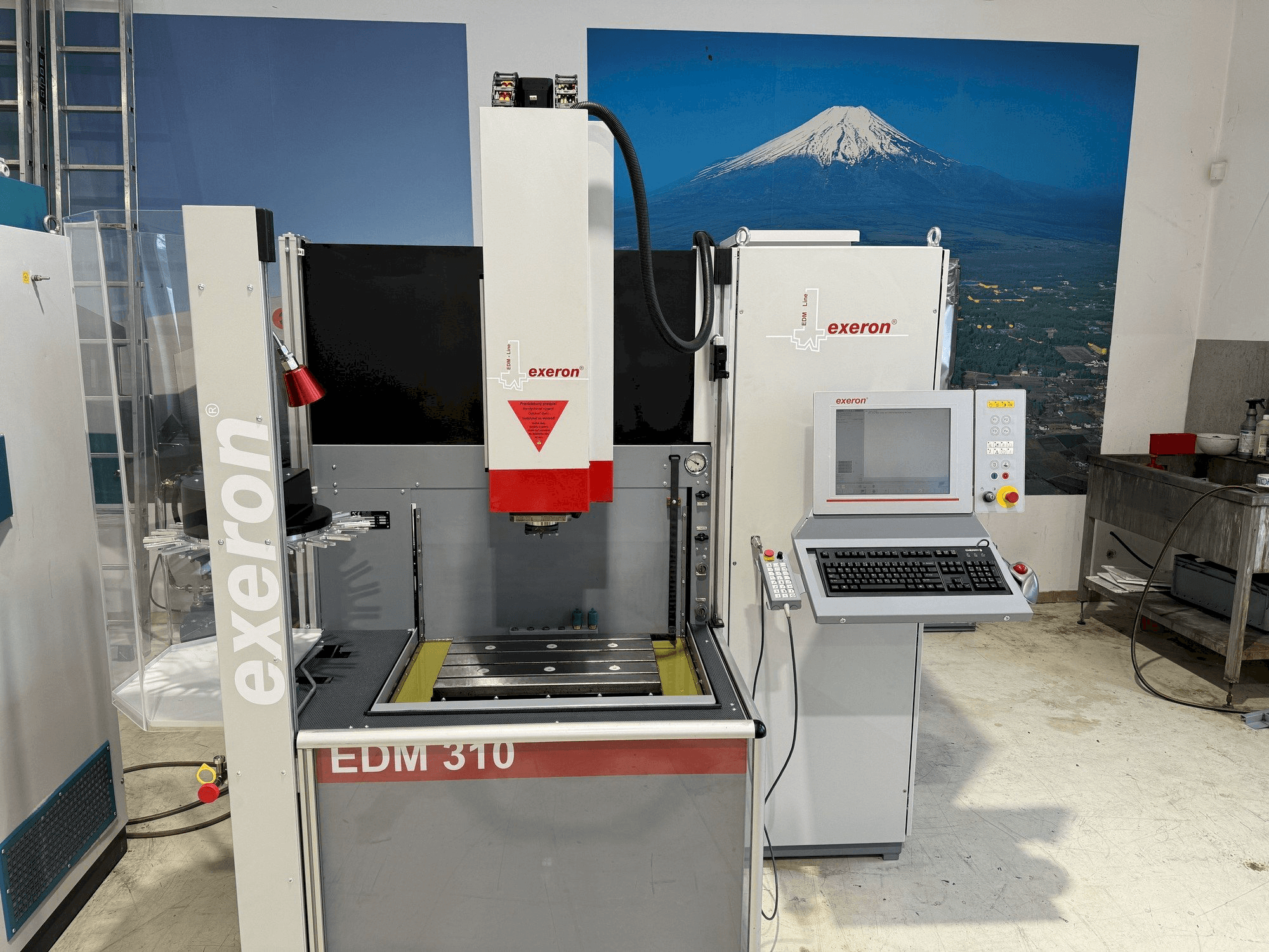 Exeron EDM 310 MF 20 Mašinos vaizdas iš priekio