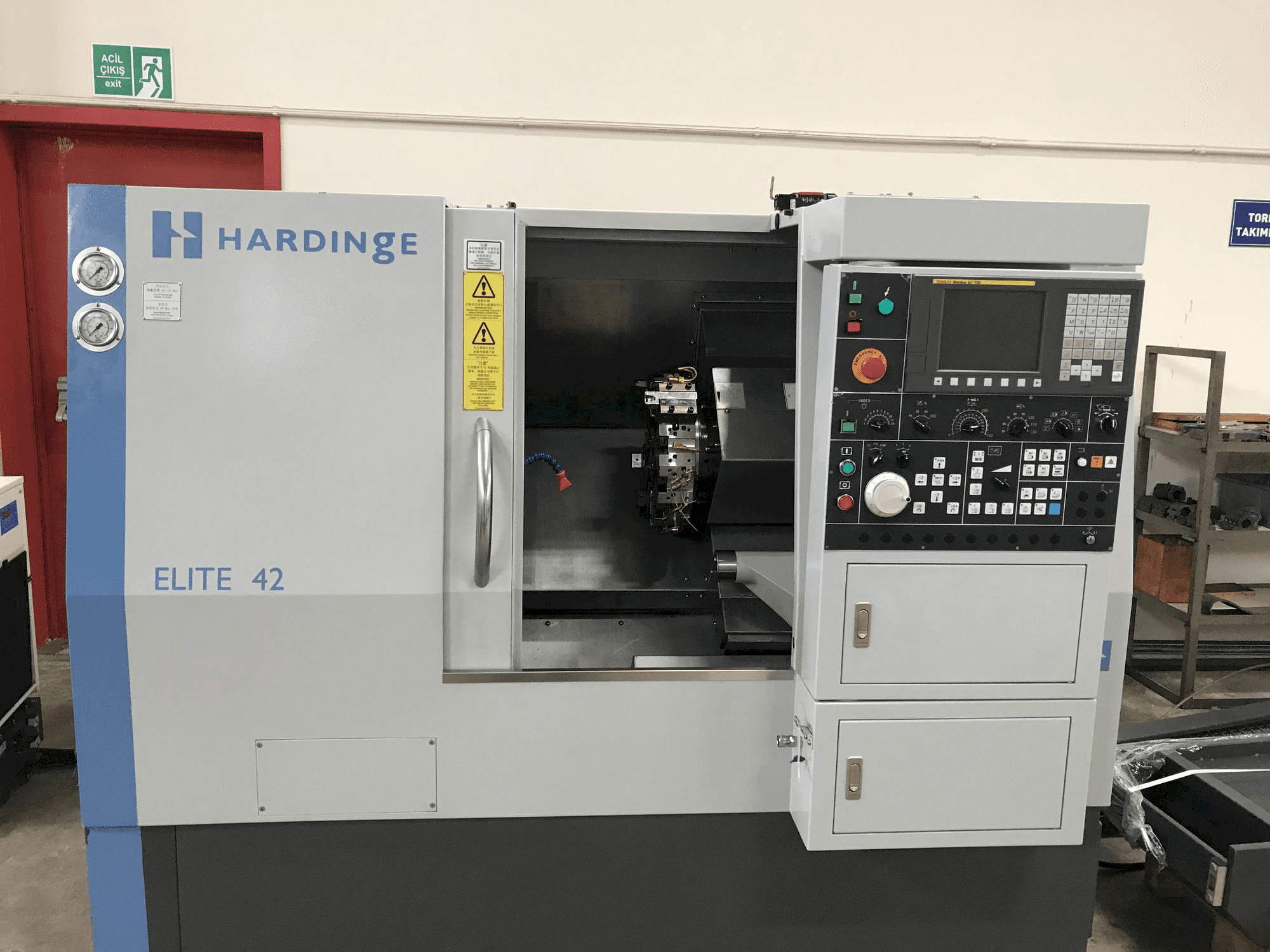 HARDINGE Elite 42 Mašinos vaizdas iš priekio