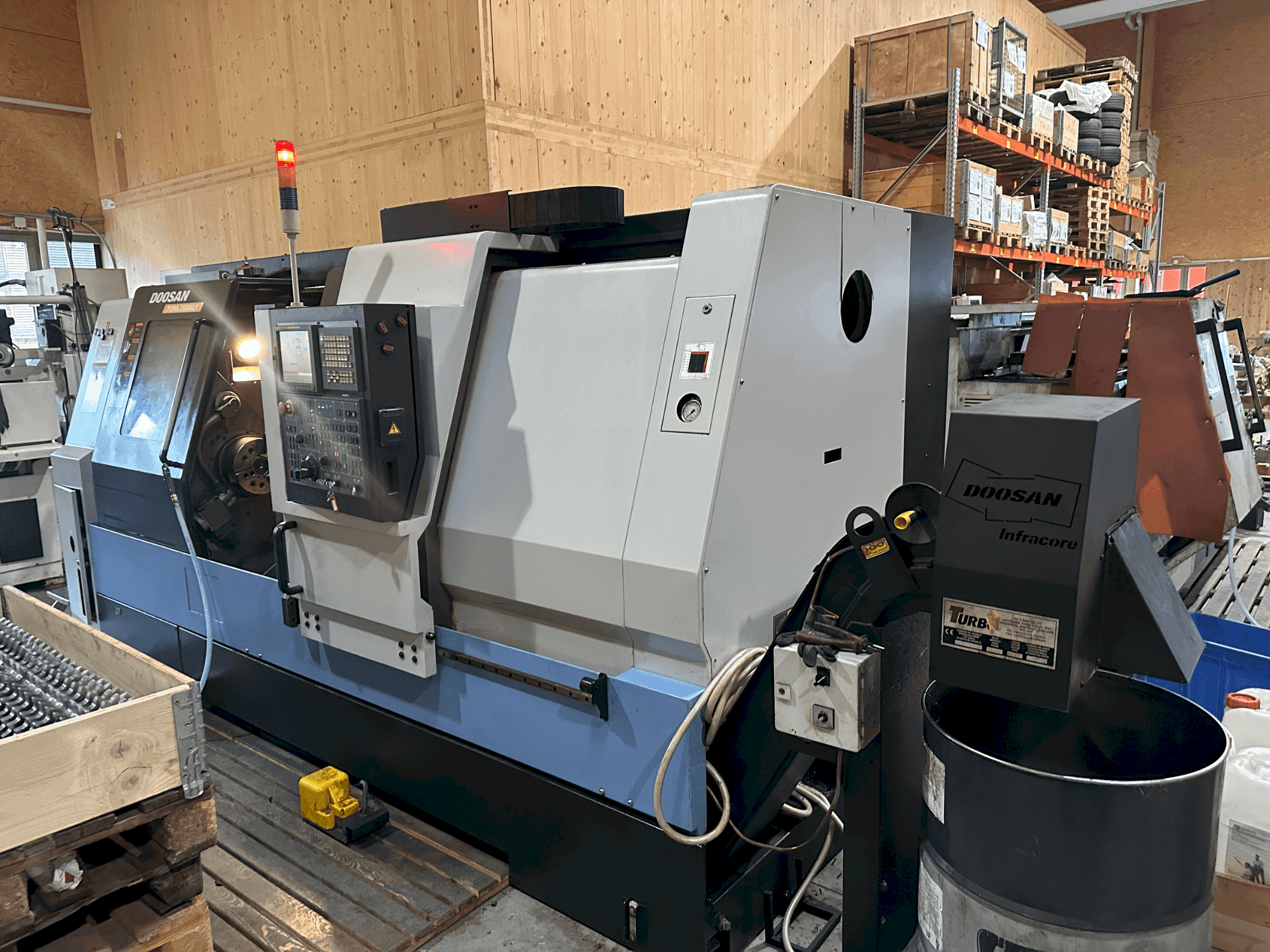 DOOSAN Puma 2500XLY Mašinos vaizdas iš priekio