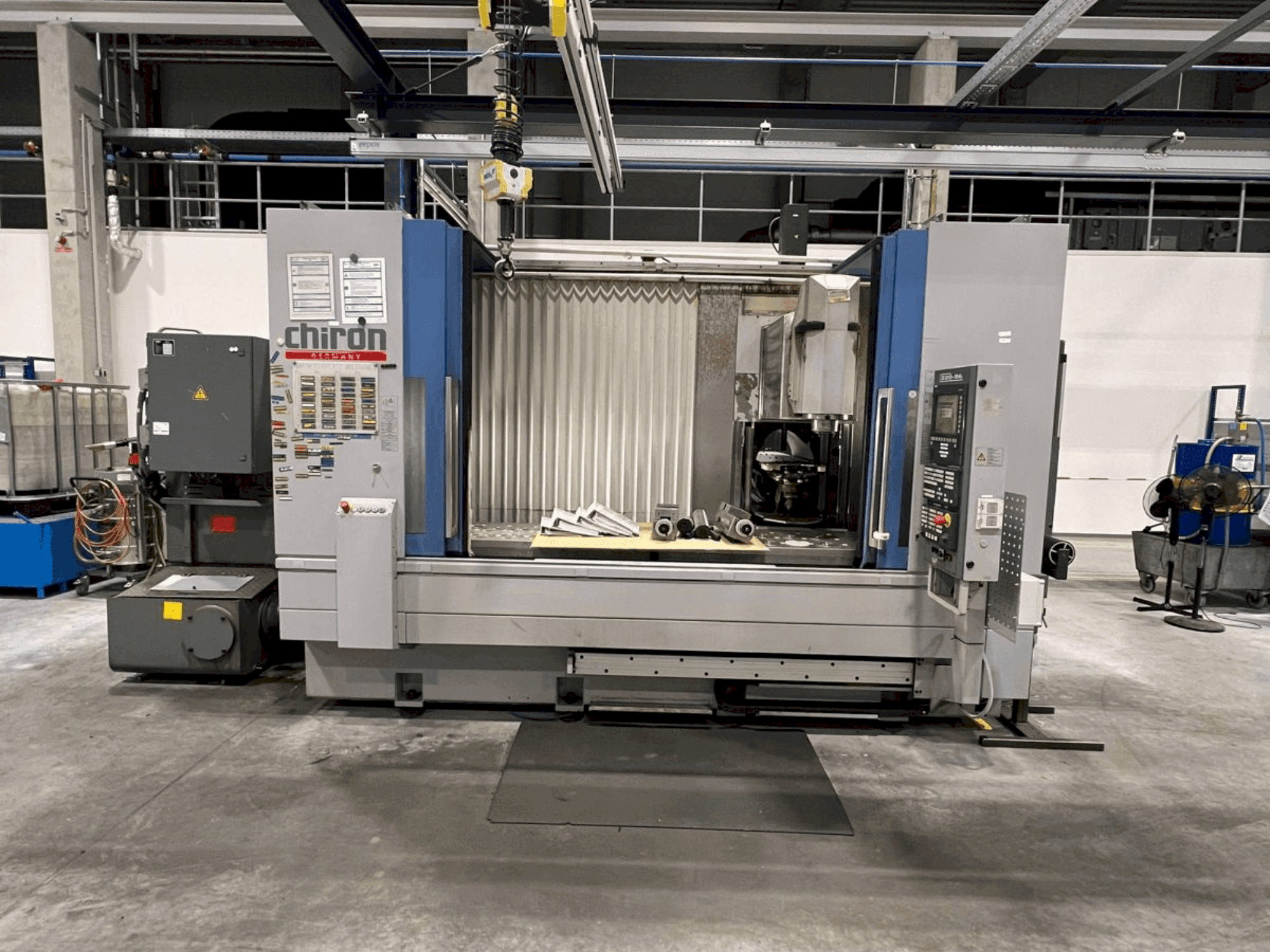 CHIRON Mill 2000 Mašinos vaizdas iš priekio