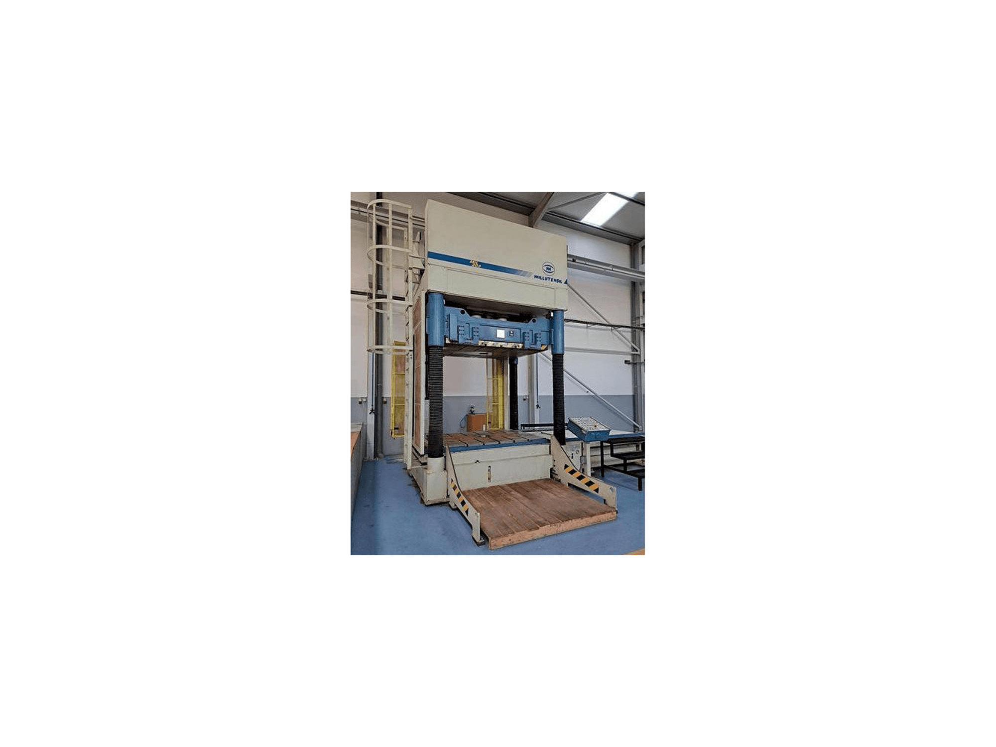 MILLUTENSIL Mil 203 Mašinos vaizdas iš kairės pusės