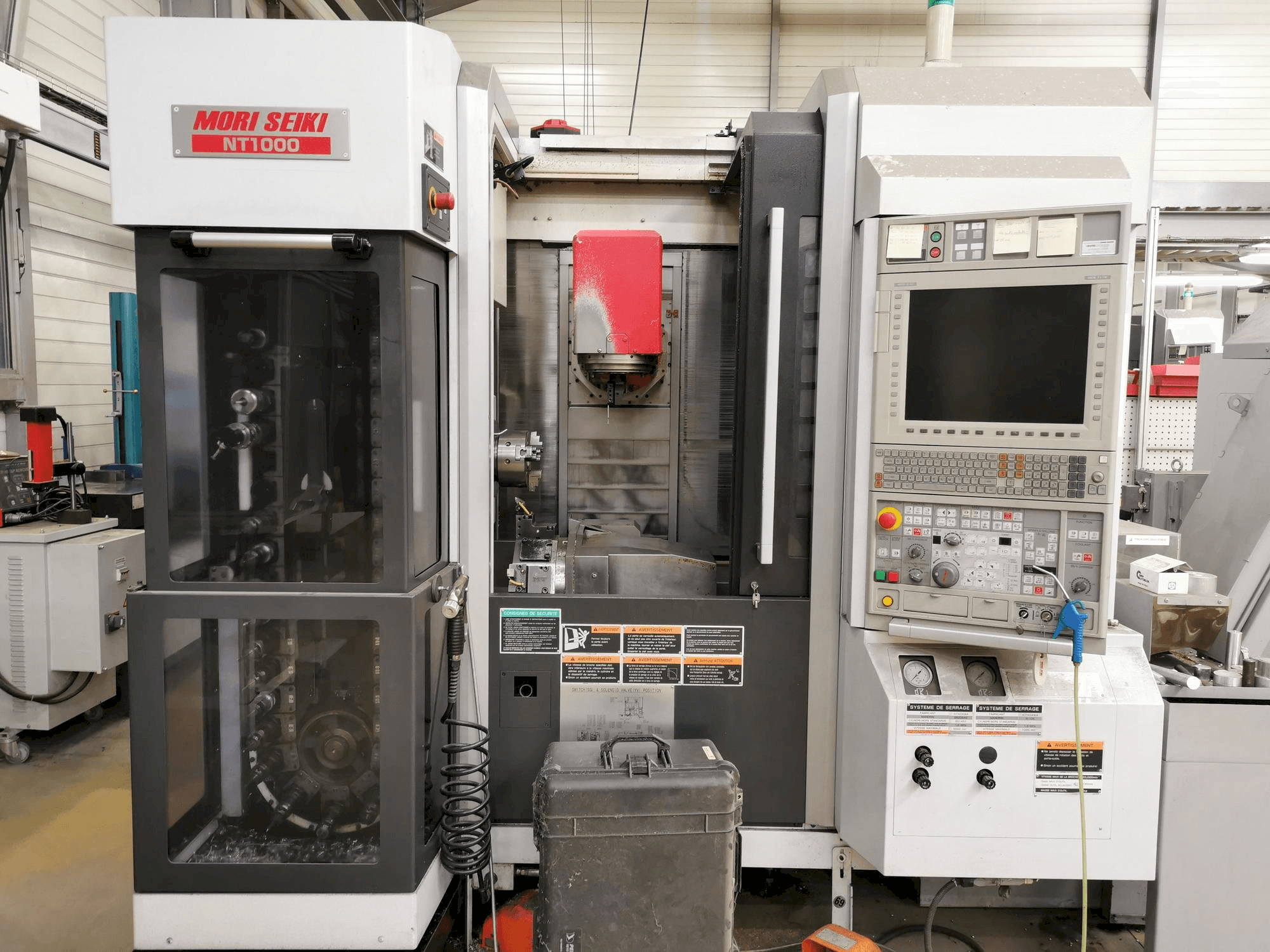 MORI SEIKI NT 1000 Mašinos vaizdas iš priekio