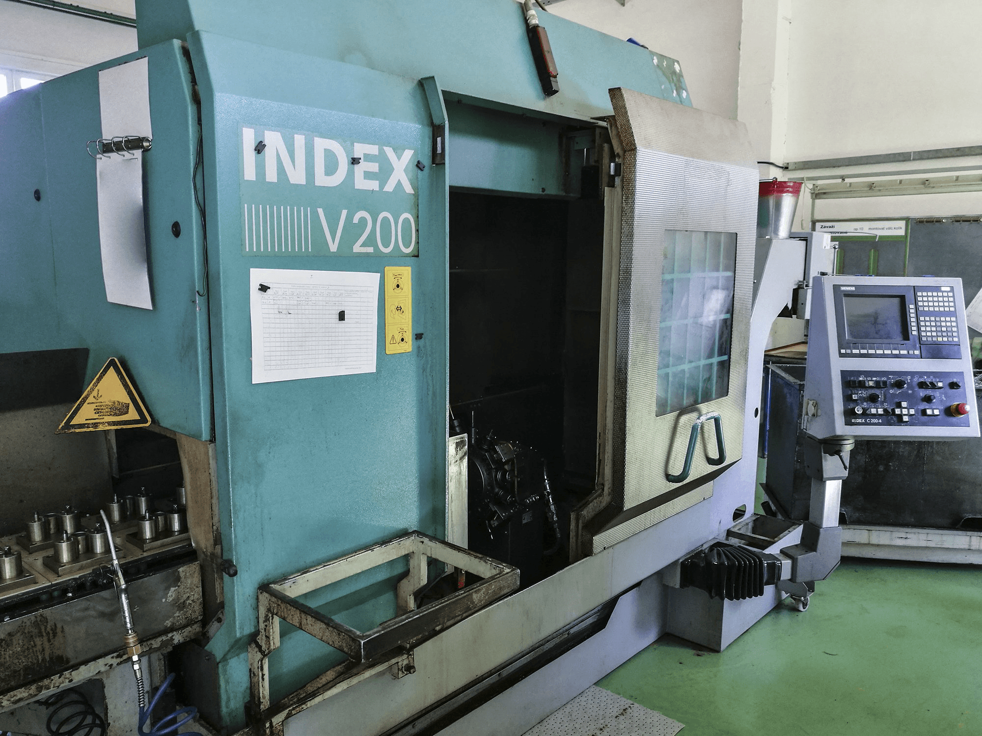 Index V200 Mašinos kairės pusės vaizdas