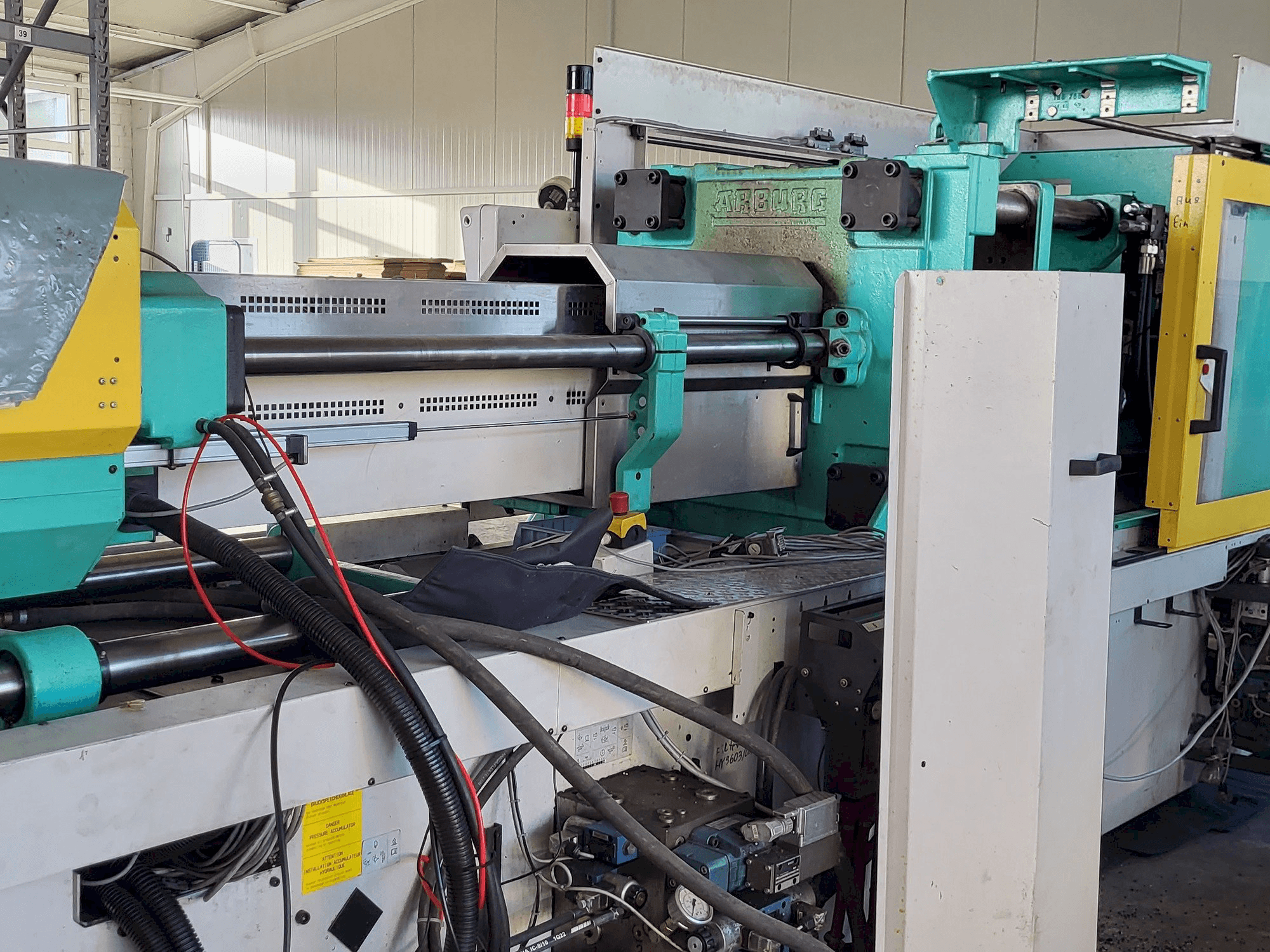 Arburg Allrounder Centex 570C2200-1300 Mašinos kairės pusės vaizdas