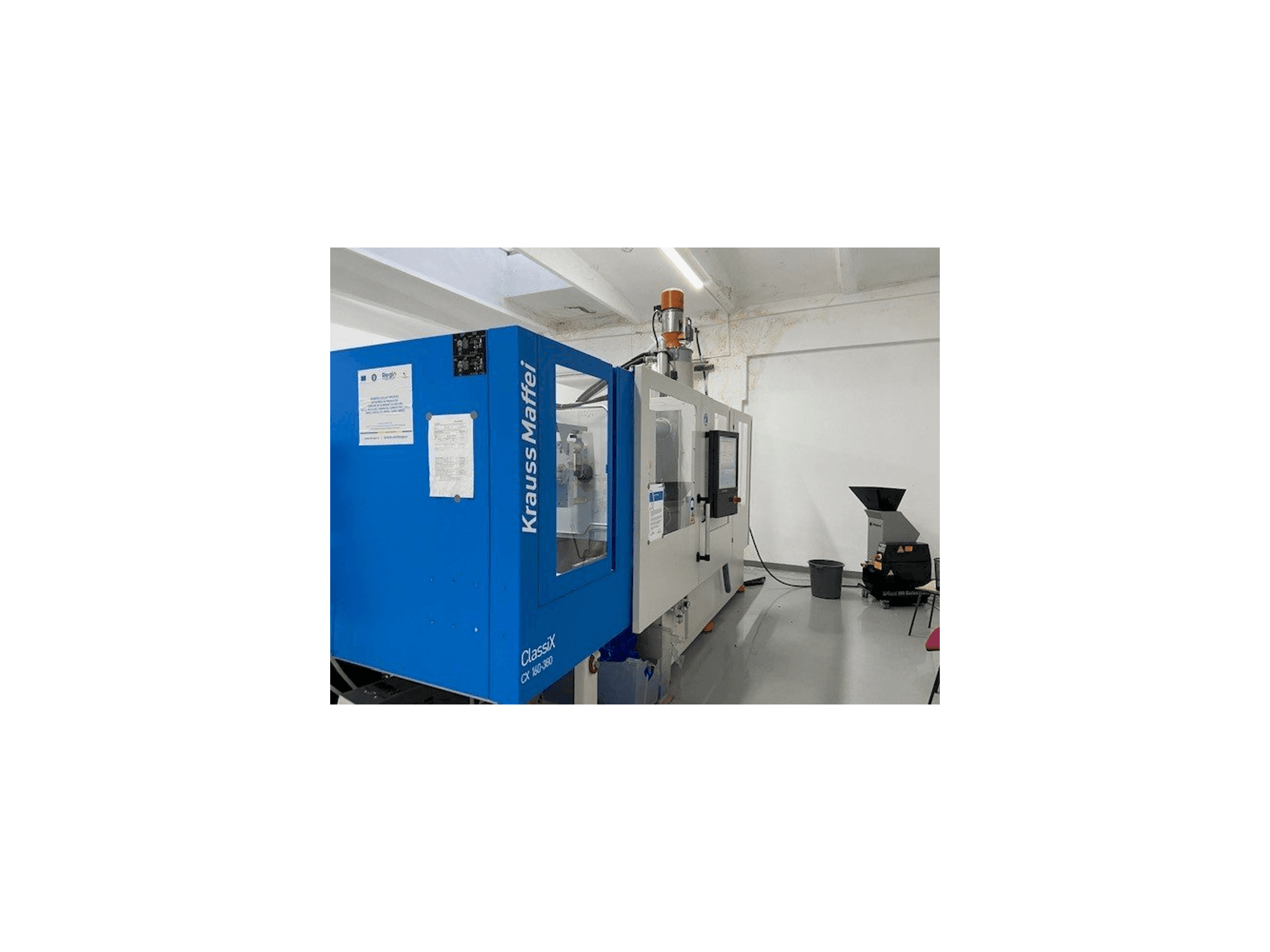 Krauss Maffei ClassiX CX 160-380 Mašinos vaizdas iš kairės pusės