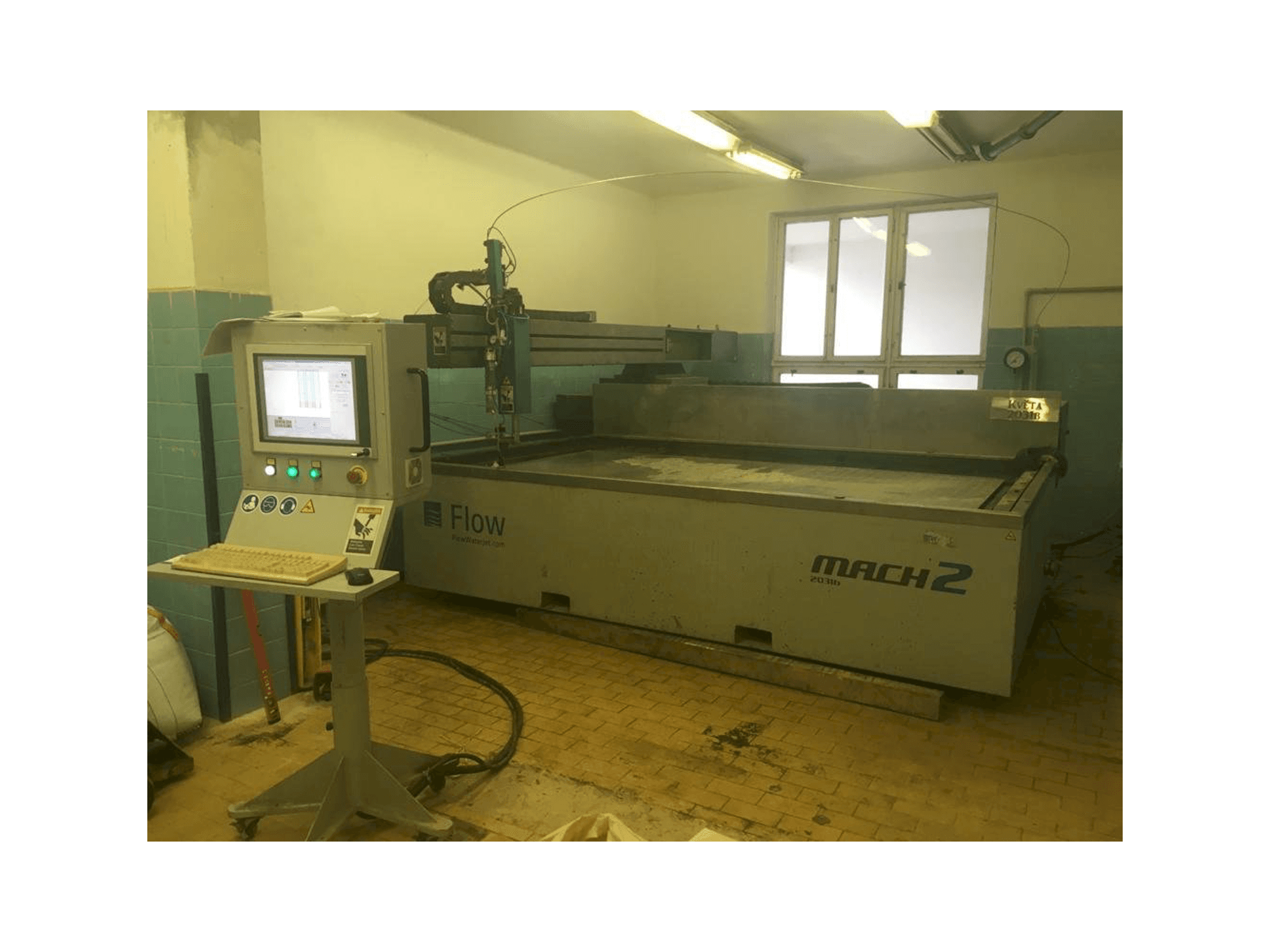 Flow Mach 2-3120b Mašinos vaizdas iš priekio