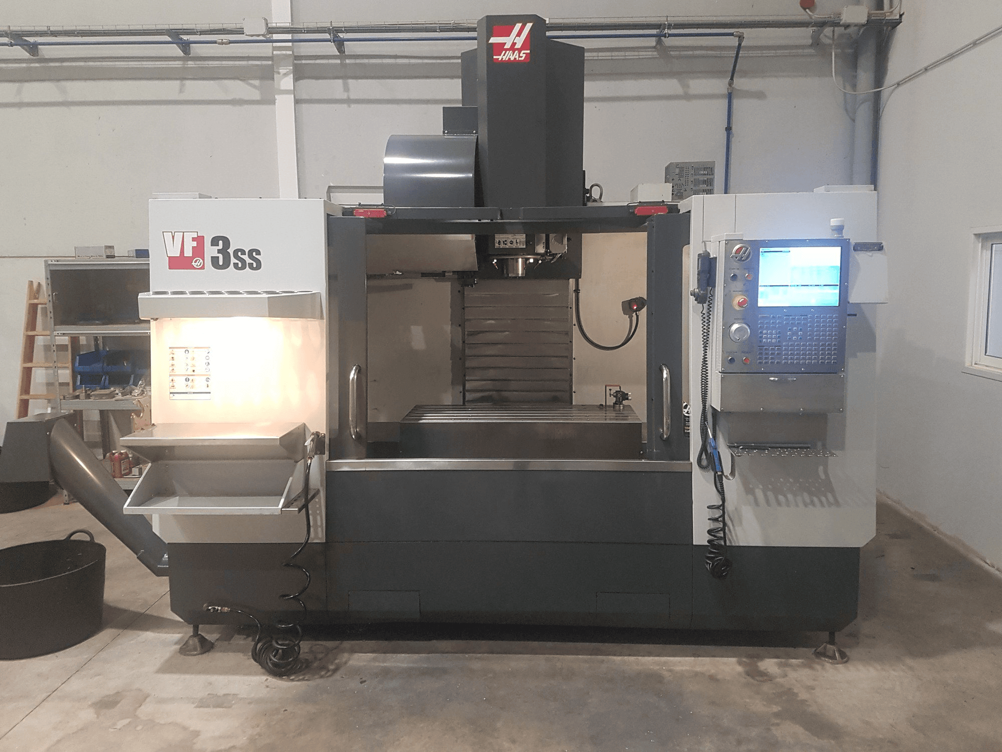 HAAS VF- 3SS Mašinos vaizdas iš priekio