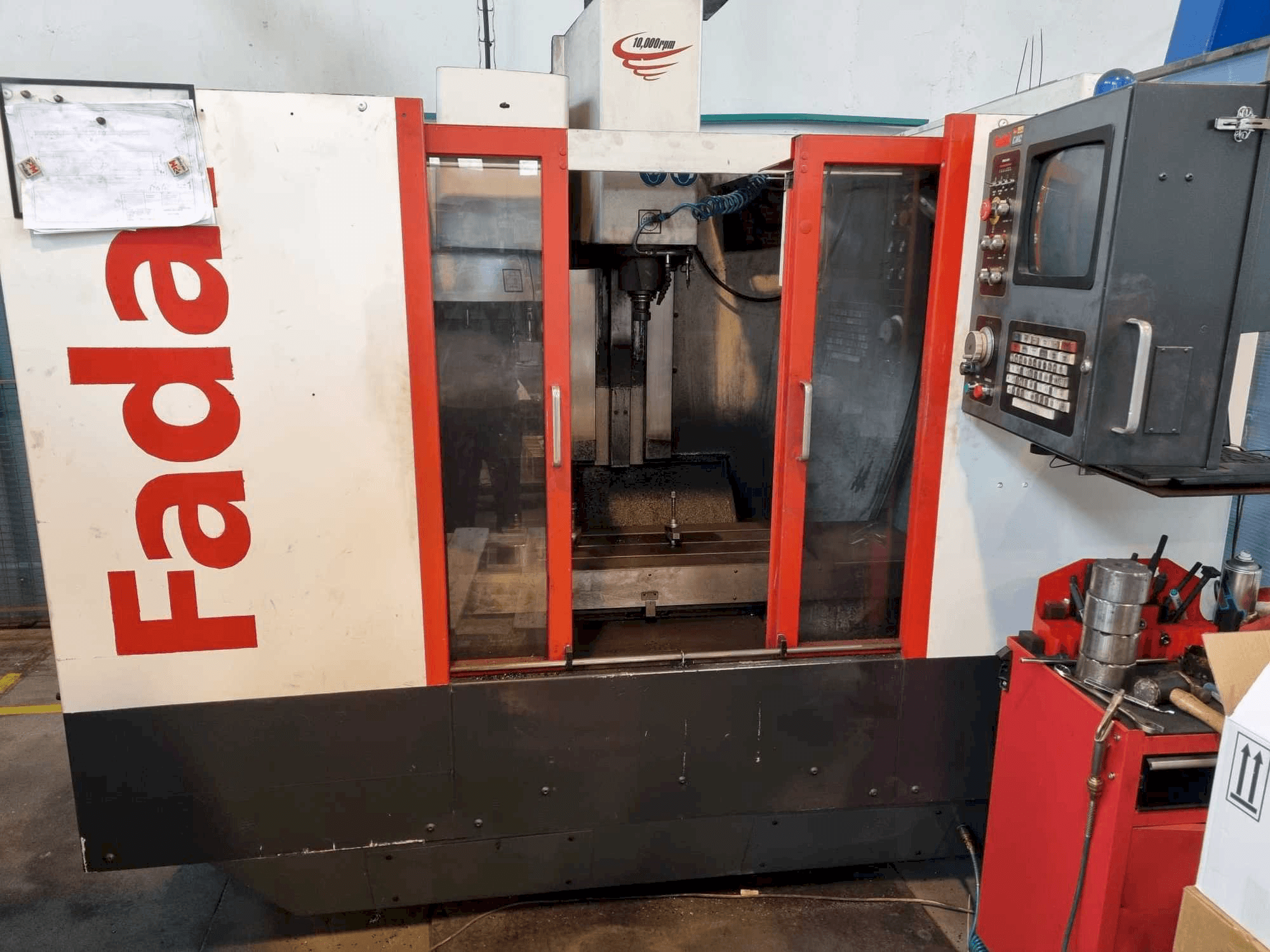 FADAL VMC 3016 Mašinos vaizdas iš priekio