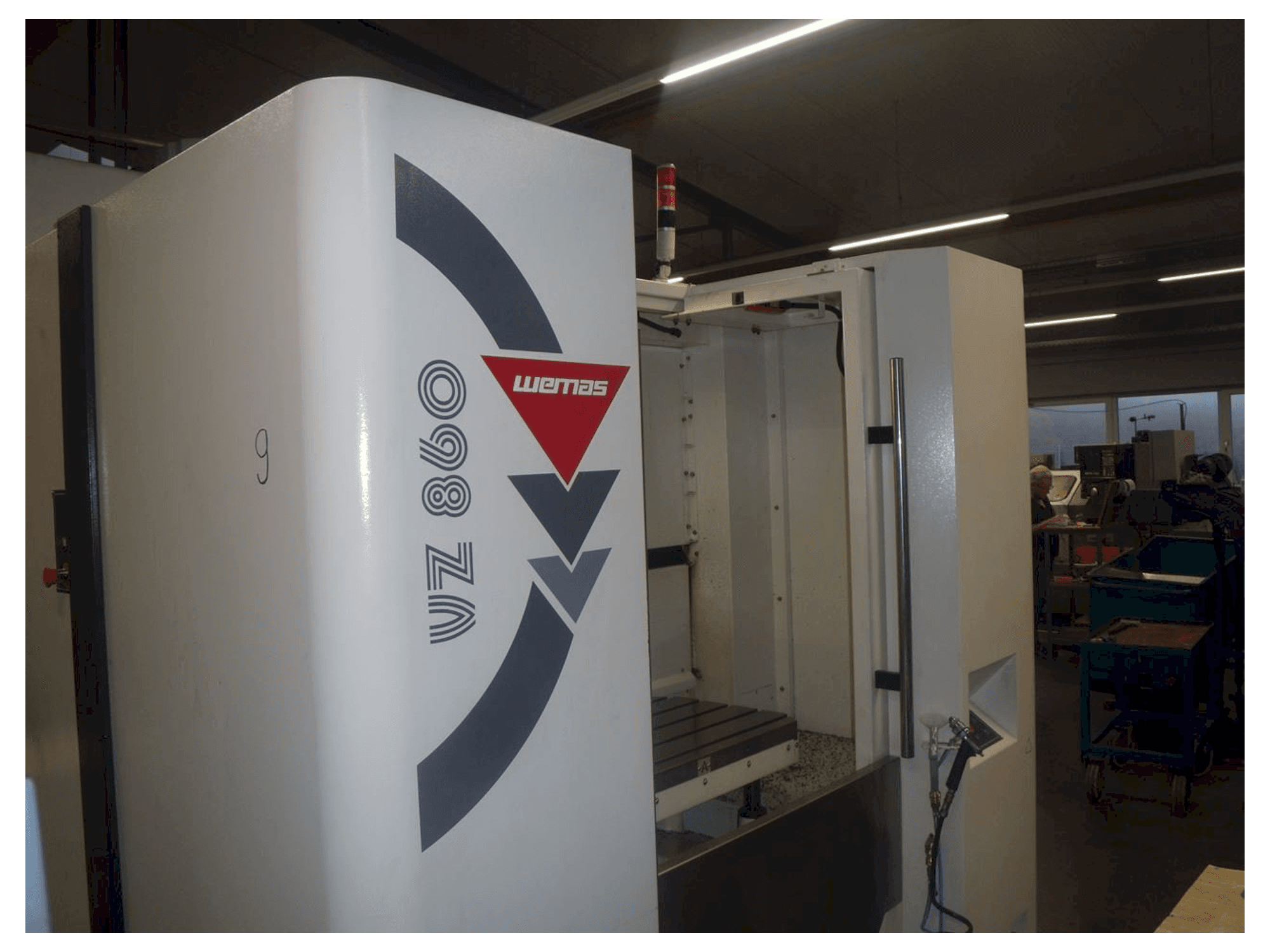 WEMAS VZ 860 APC Mašinos vaizdas iš priekio