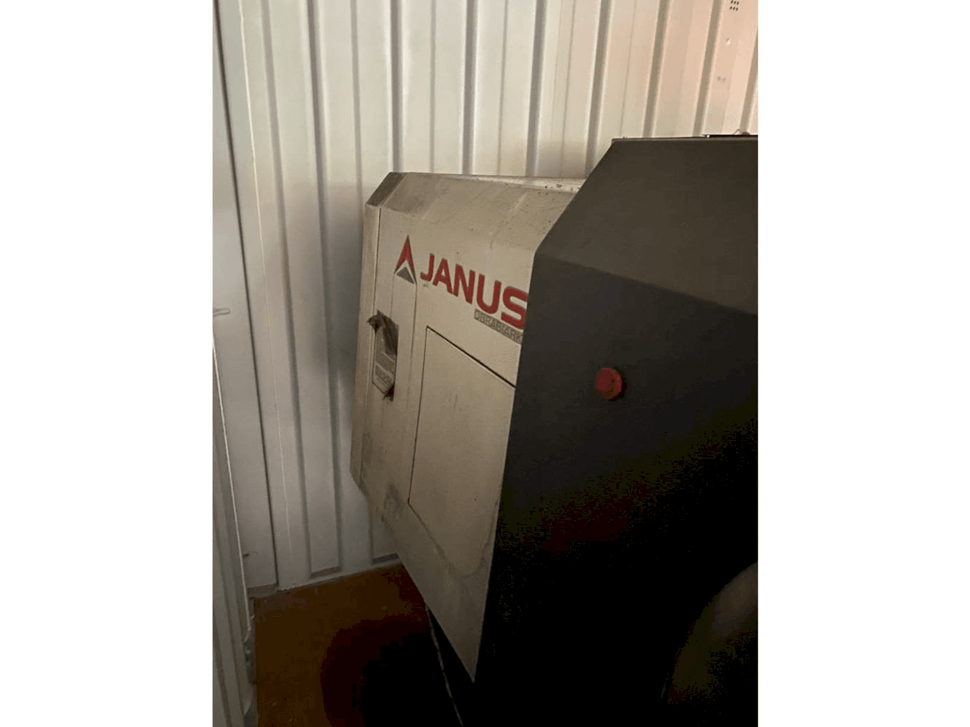 JANUS TK610/1350 CNC Mašinos vaizdas iš priekio