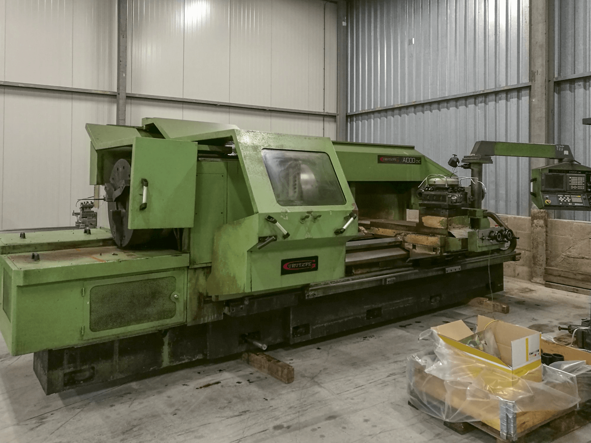 Gurutzpe A-1000 CNC Mašinos vaizdas iš priekio