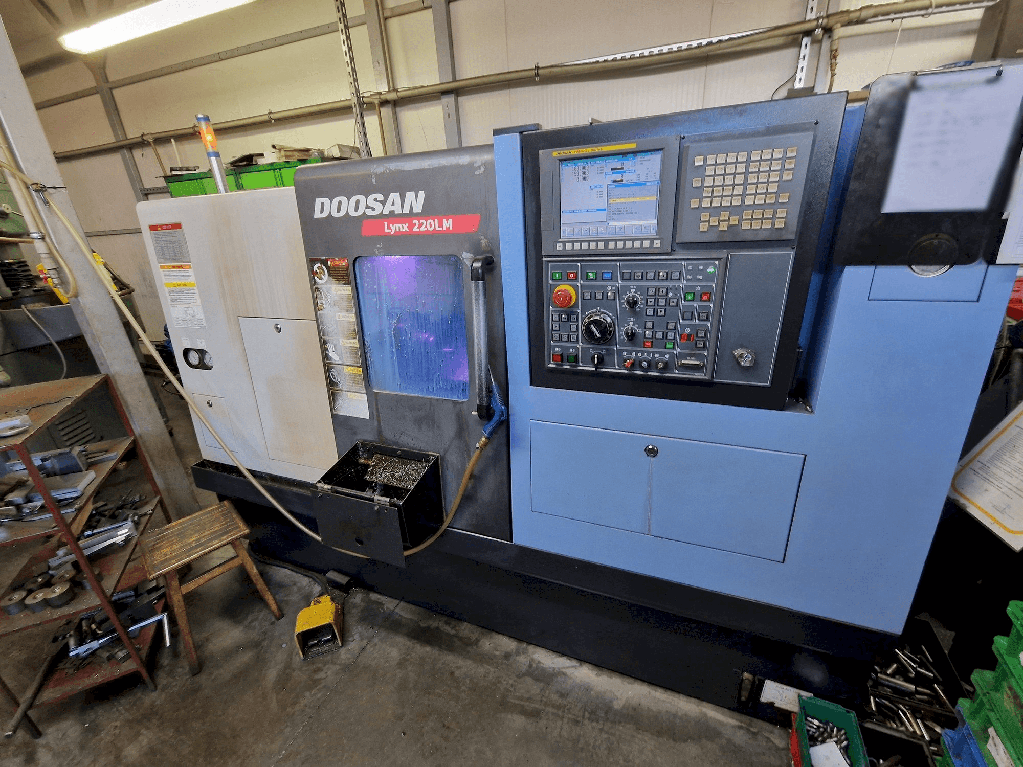 Doosan LYNX 220 LMC Mašinos vaizdas iš priekio