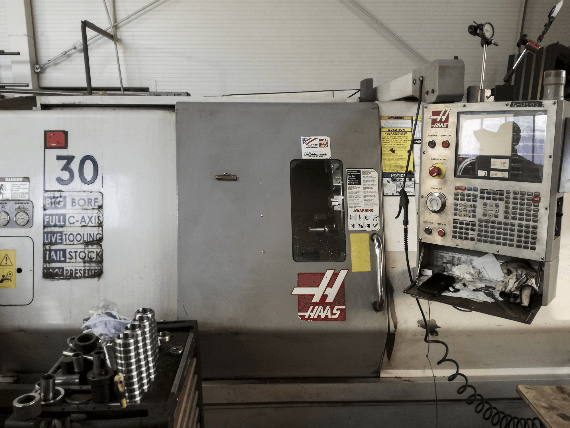 HAAS SL-30TBHE Mašinos vaizdas iš priekio