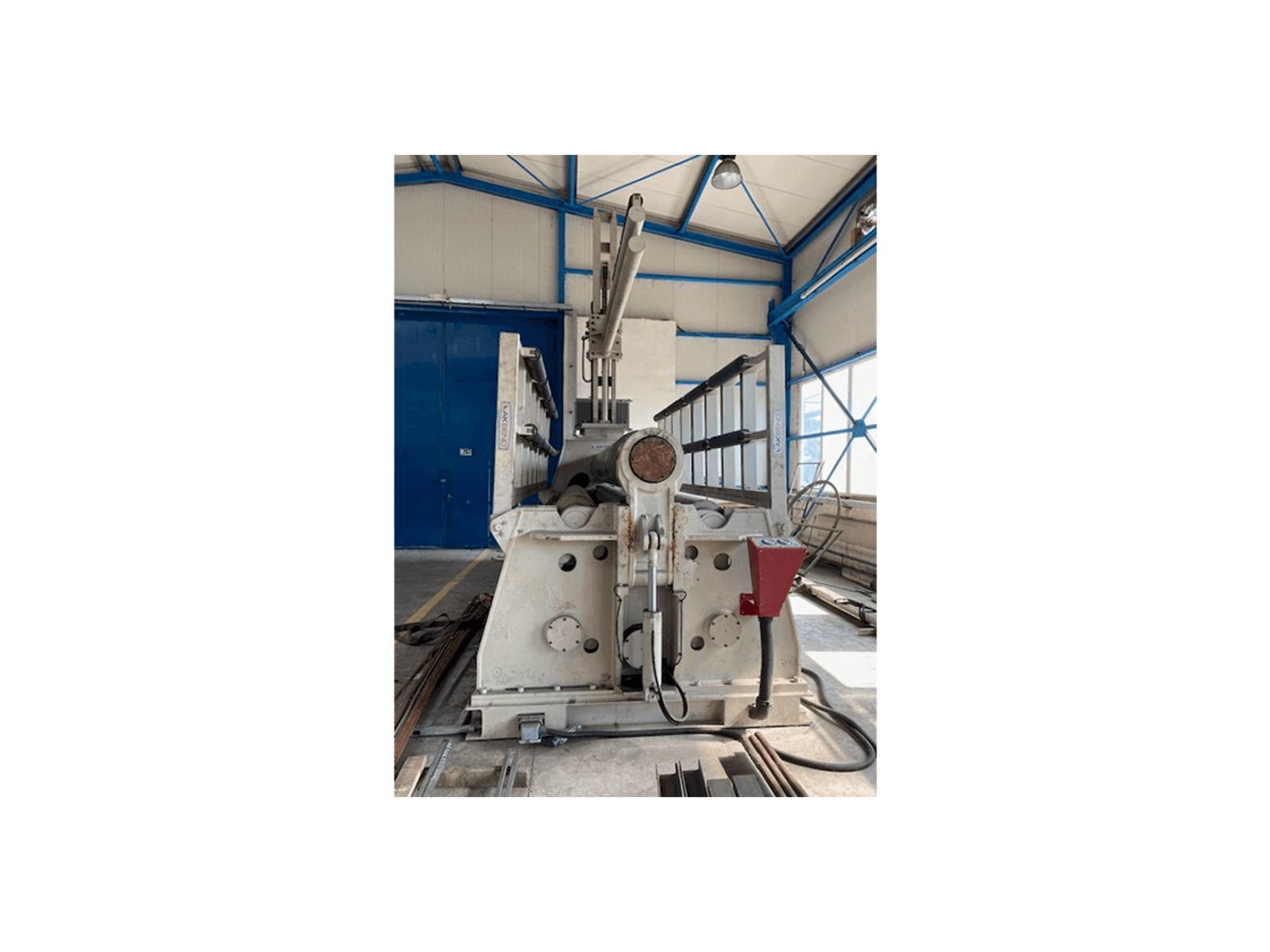 Akyapak AHS 4100/25 Mašinos vaizdas iš priekio