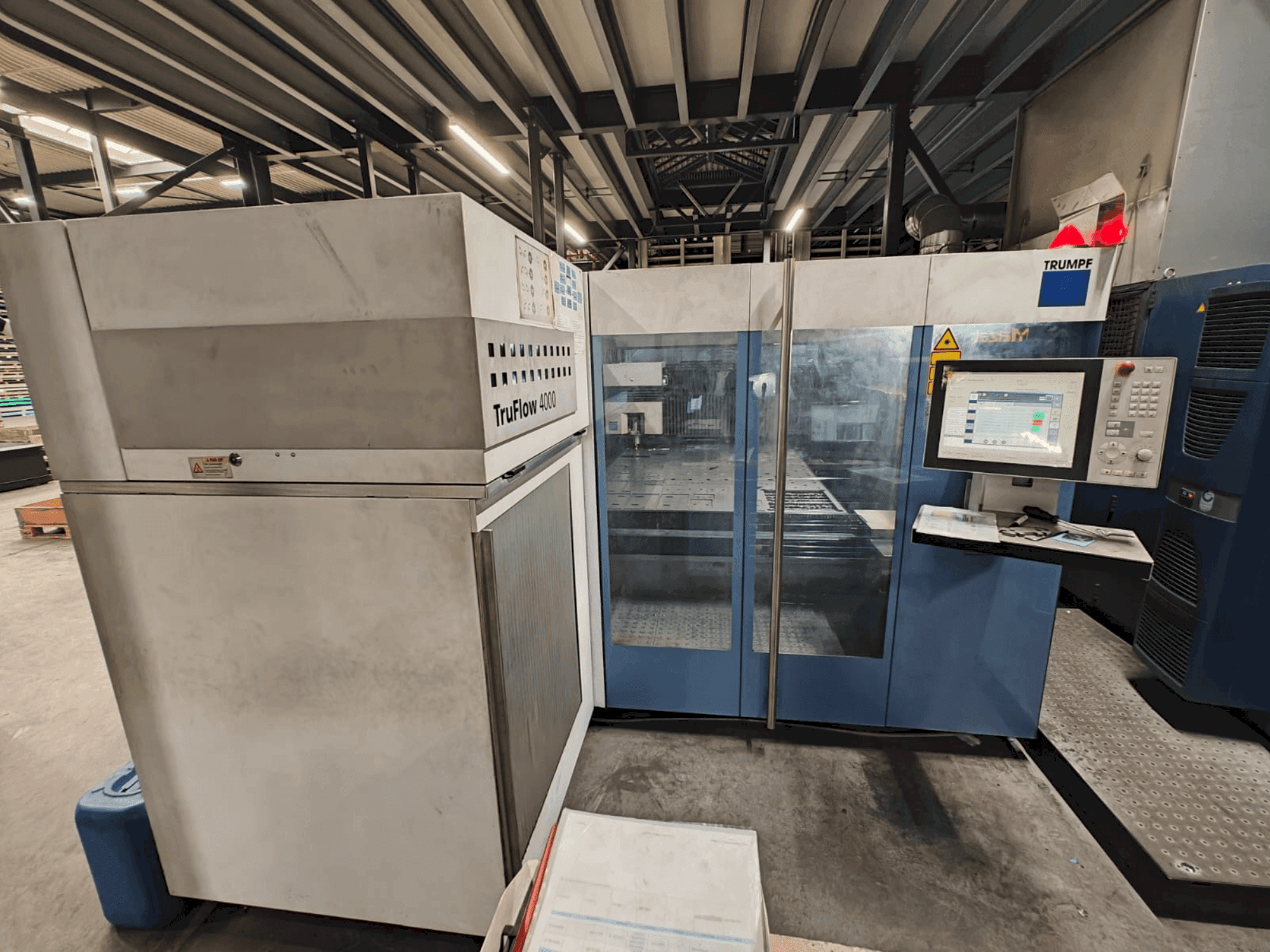 TRUMPF TruLaser 3030 Mašinos vaizdas iš priekio