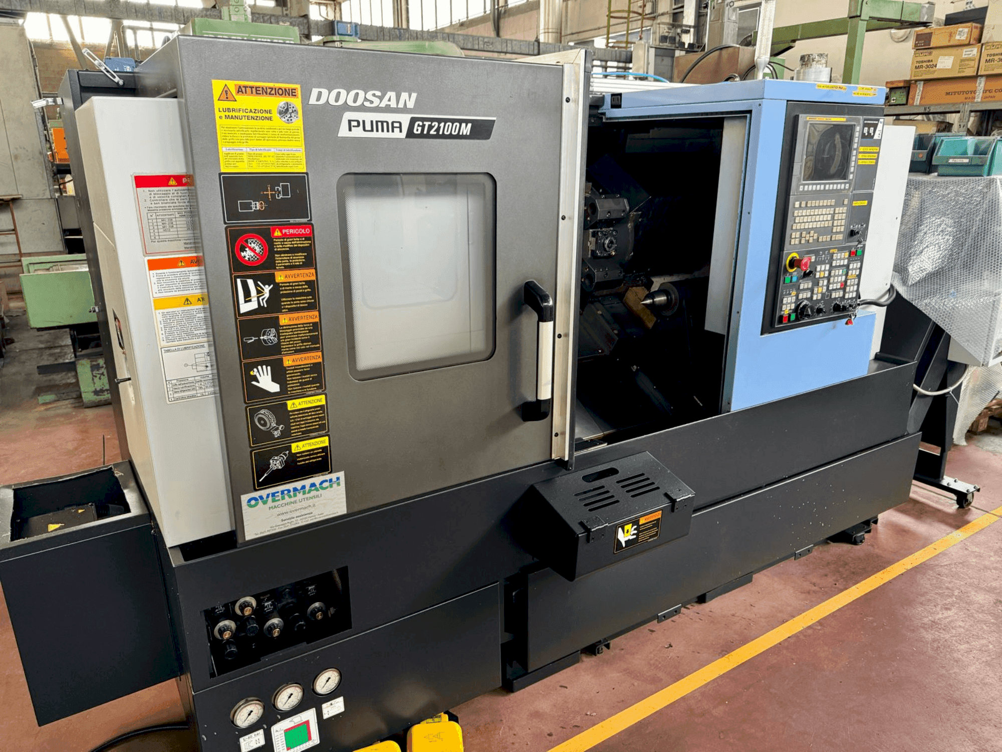 DOOSAN PUMA GT 2100M Mašinos vaizdas iš priekio