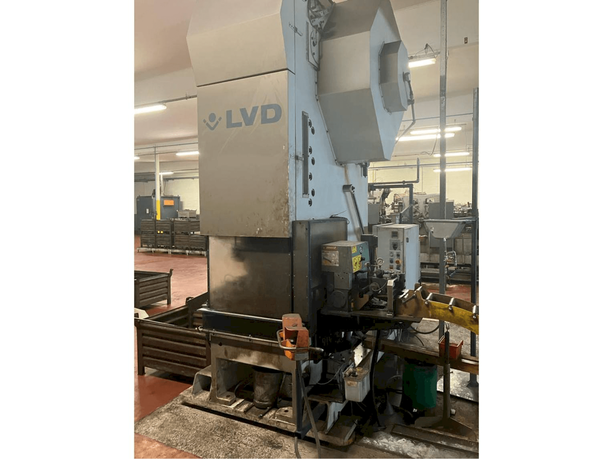 LVD DVDF 160T Mašinos vaizdas iš priekio