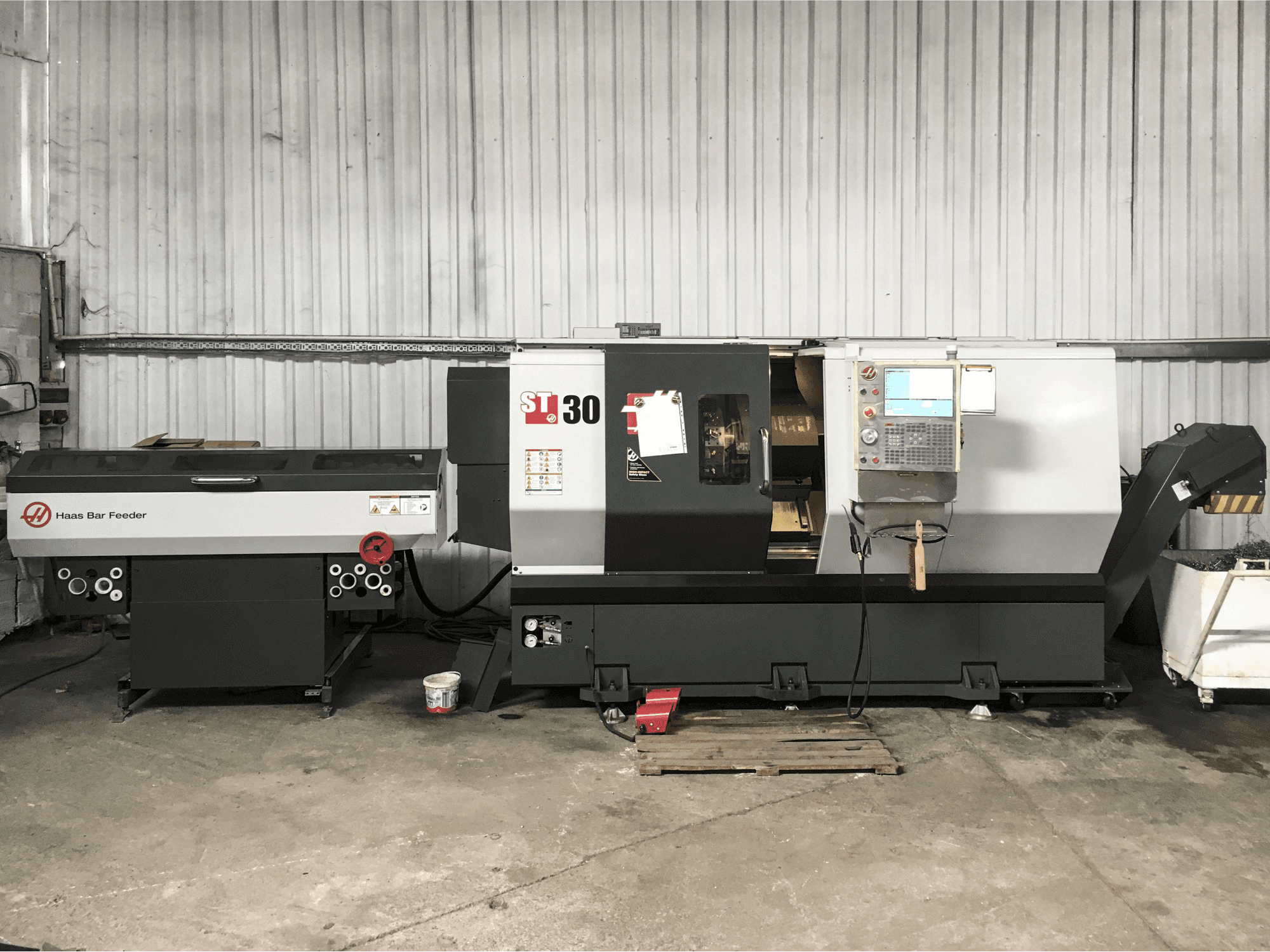 HAAS ST-30 Mašinos vaizdas iš priekio