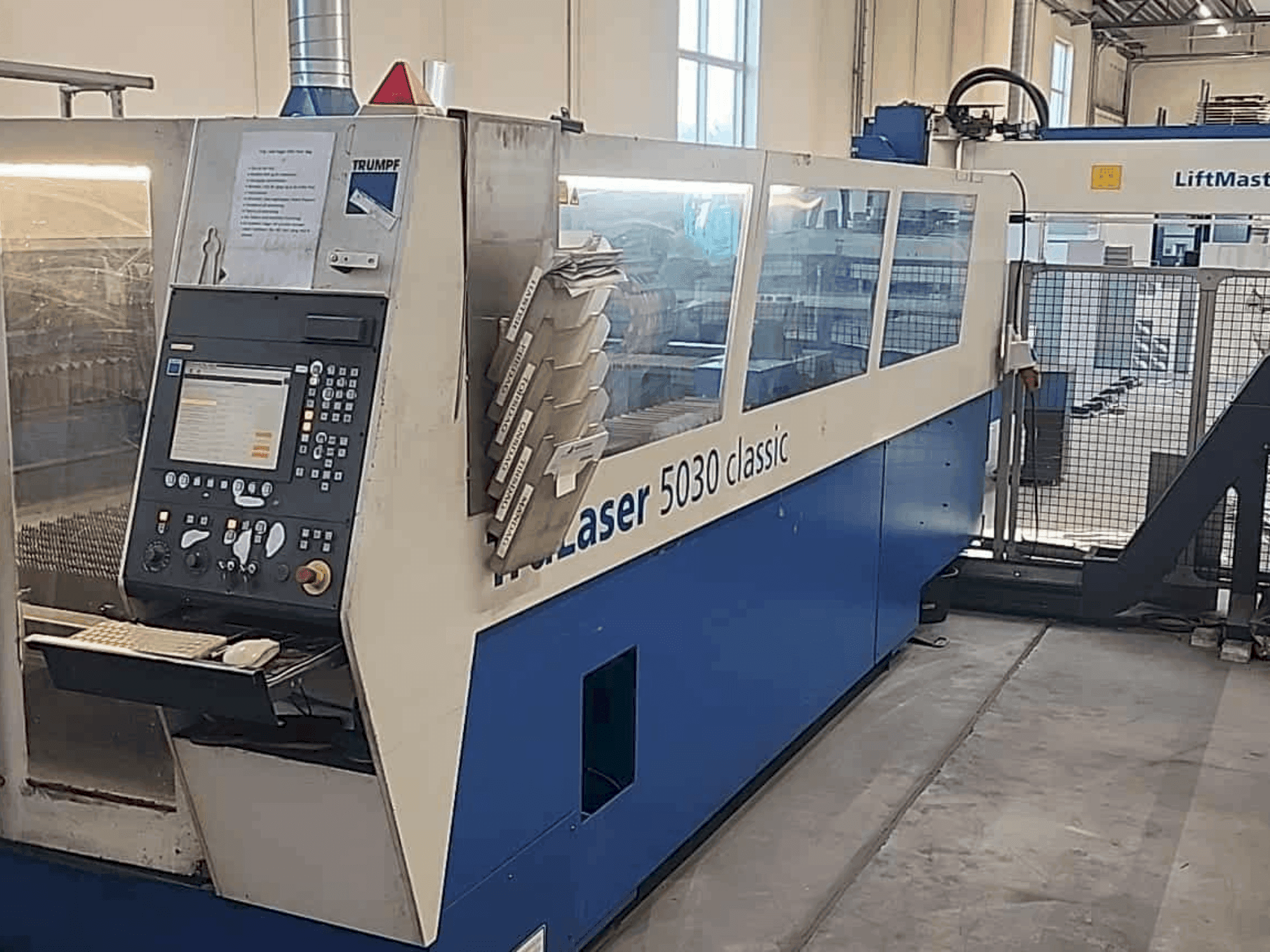TRUMPF TruLaser 5030 classic Mašinos vaizdas iš priekio