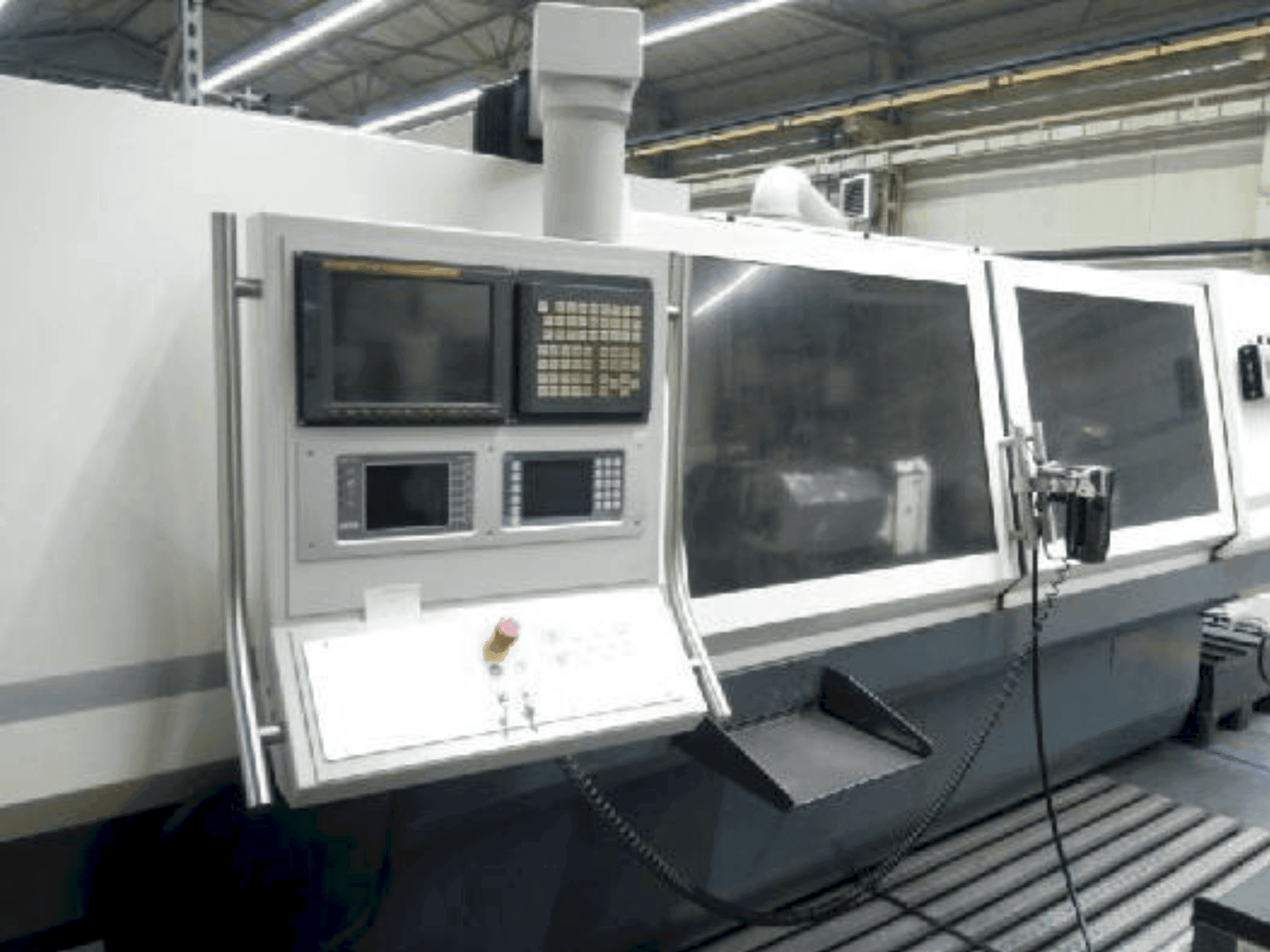 STUDER S40 CNC Mašinos vaizdas iš priekio