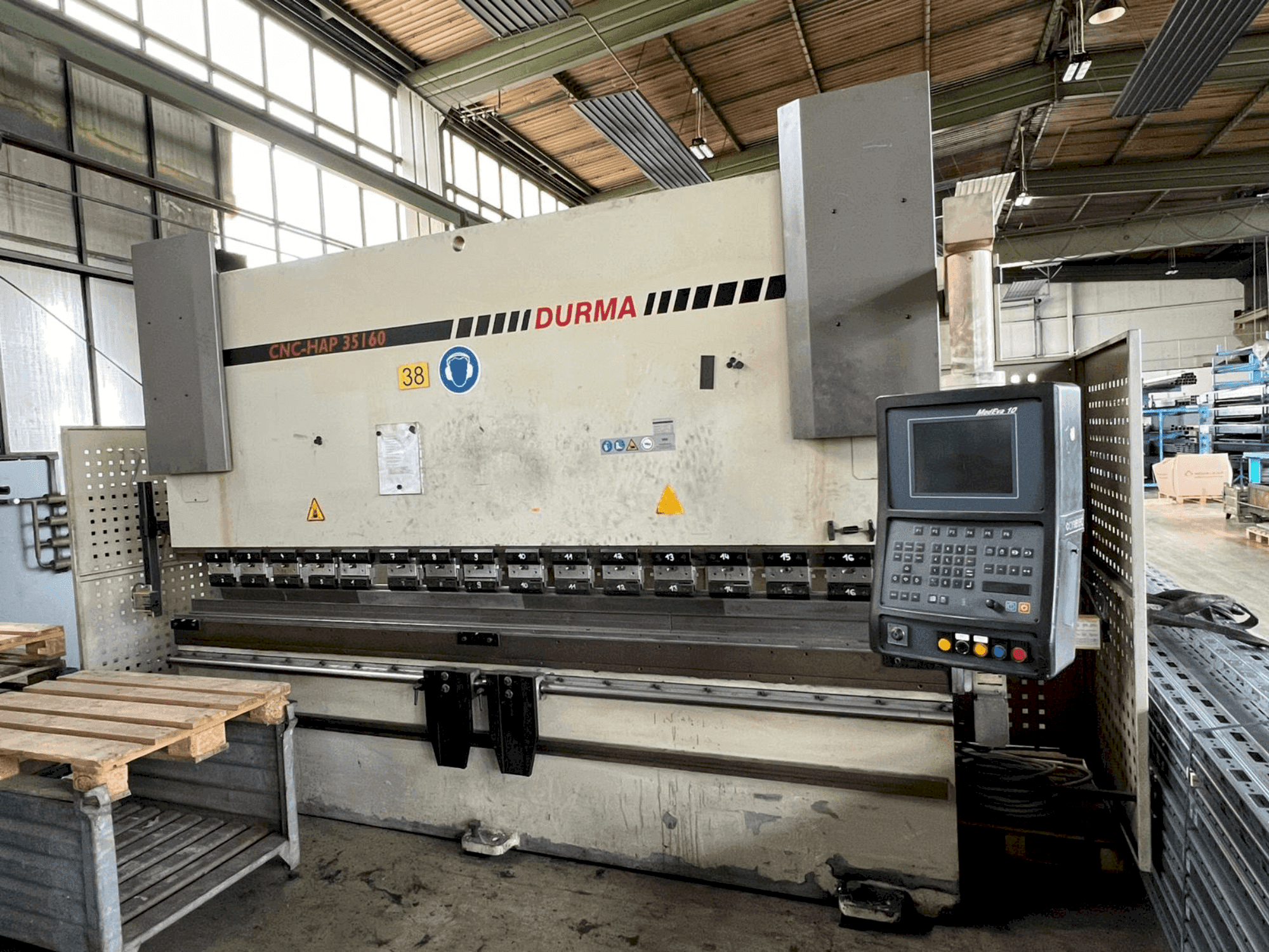 Durma CNC HAP 35160 Mašinos vaizdas iš priekio