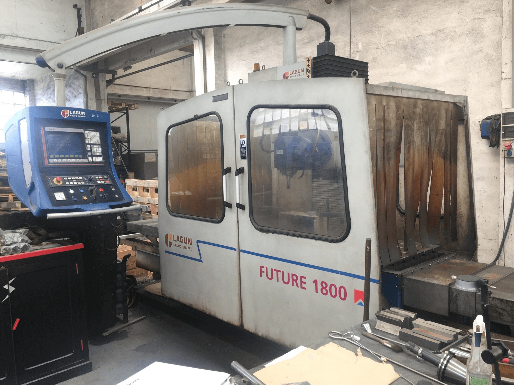 LAGUN Future 1800 Mašinos vaizdas iš priekio