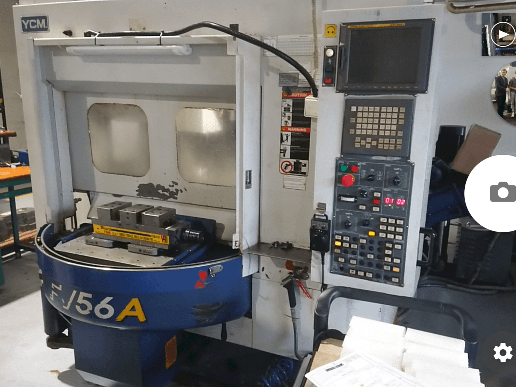 YCM FV56A Mašinos vaizdas iš priekio