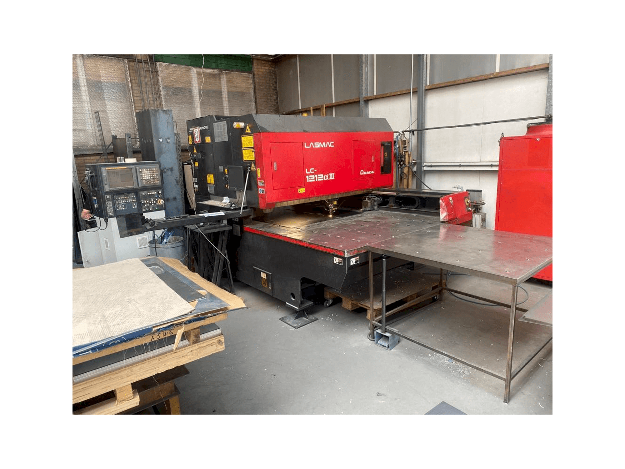 AMADA LC 1212 A3 Mašinos vaizdas iš priekio