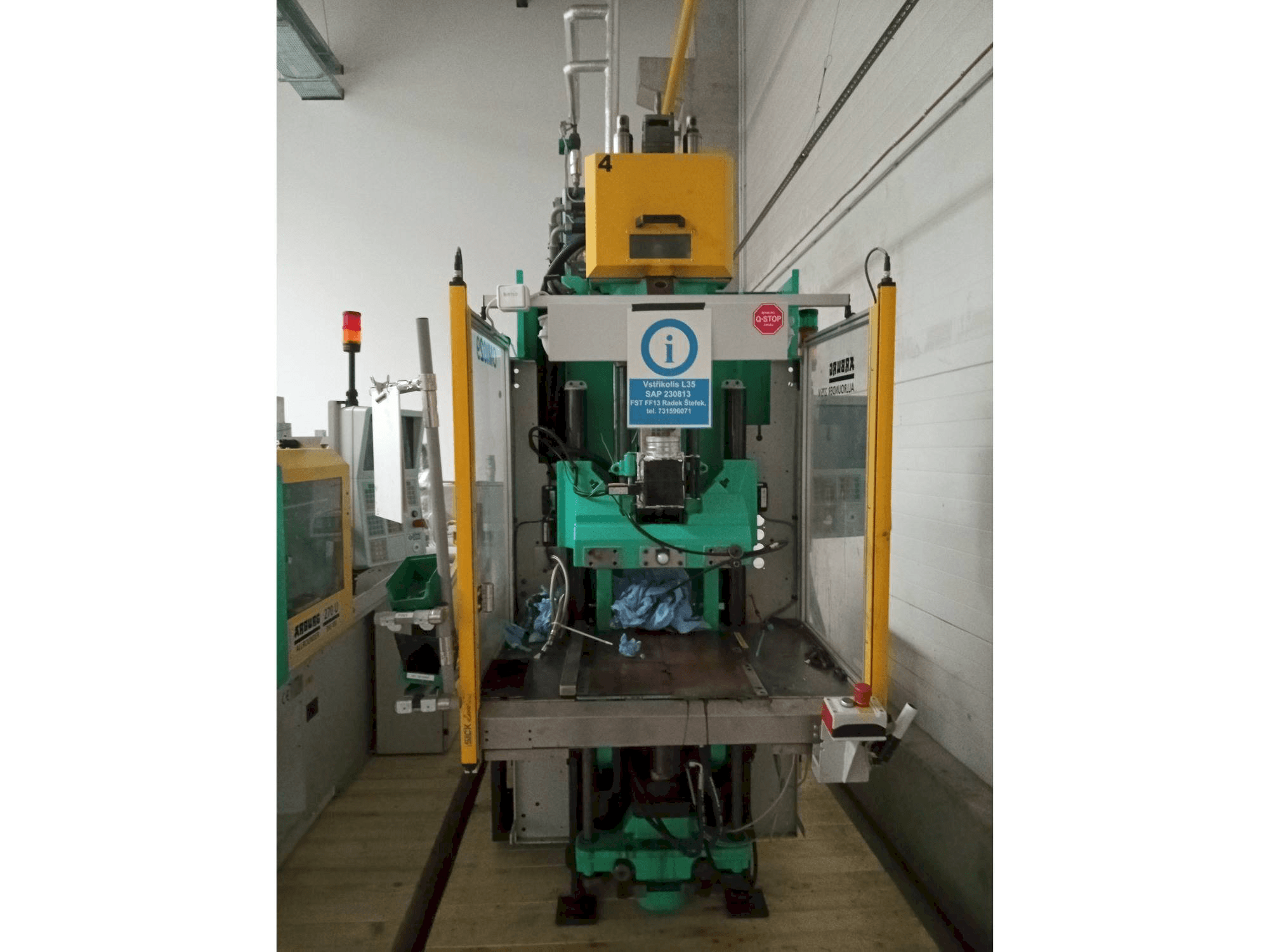 Arburg Allrounder 275V 250-70 Mašinos vaizdas iš priekio