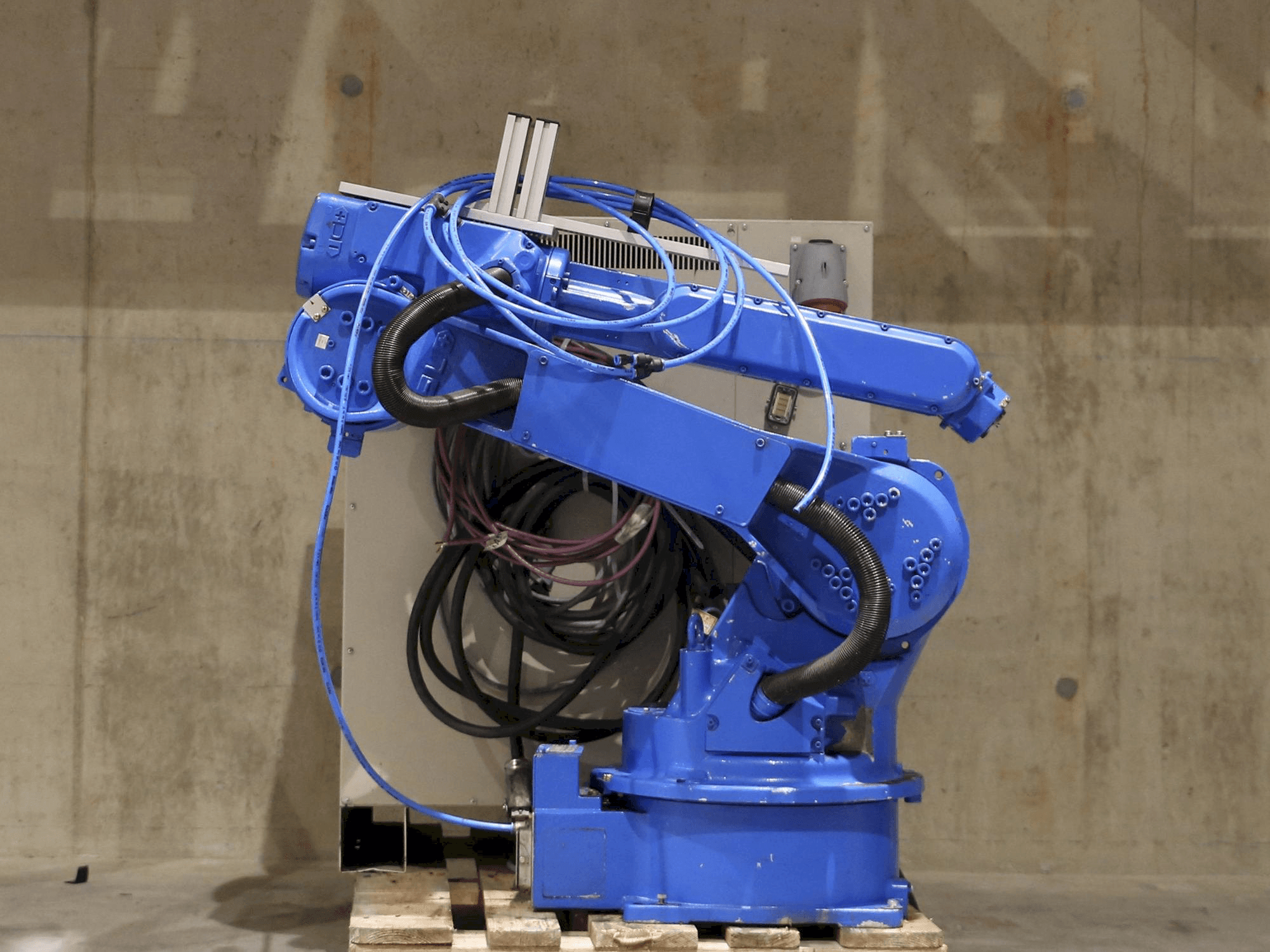 Yaskawa Motoman HP20D Mašinos vaizdas iš priekio
