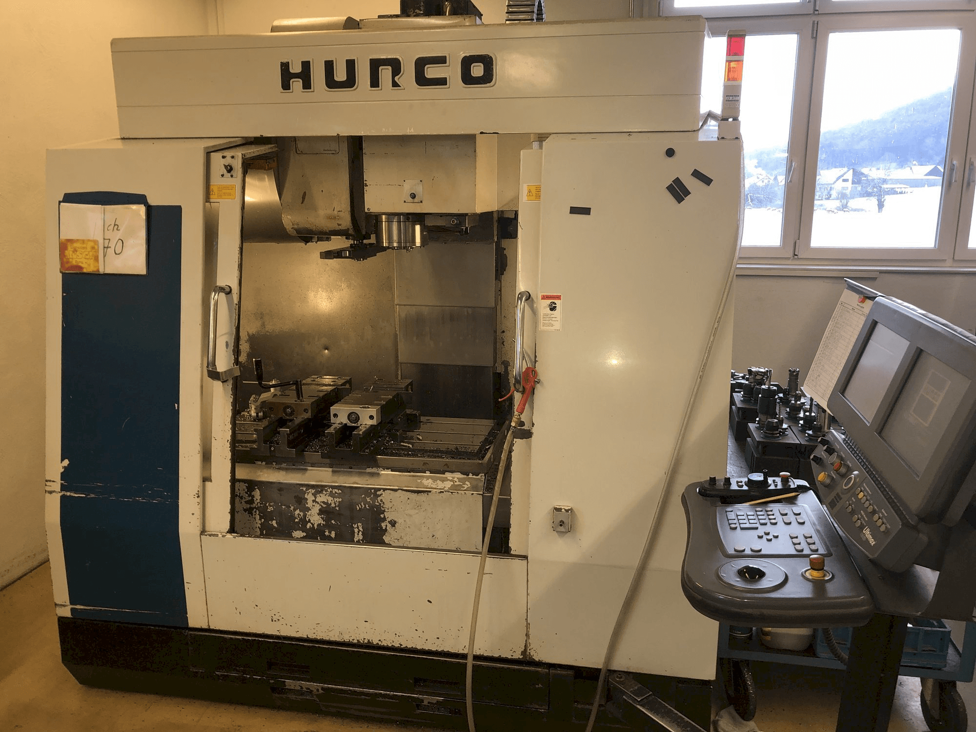Hurco BMC 30M Mašinos vaizdas iš priekio