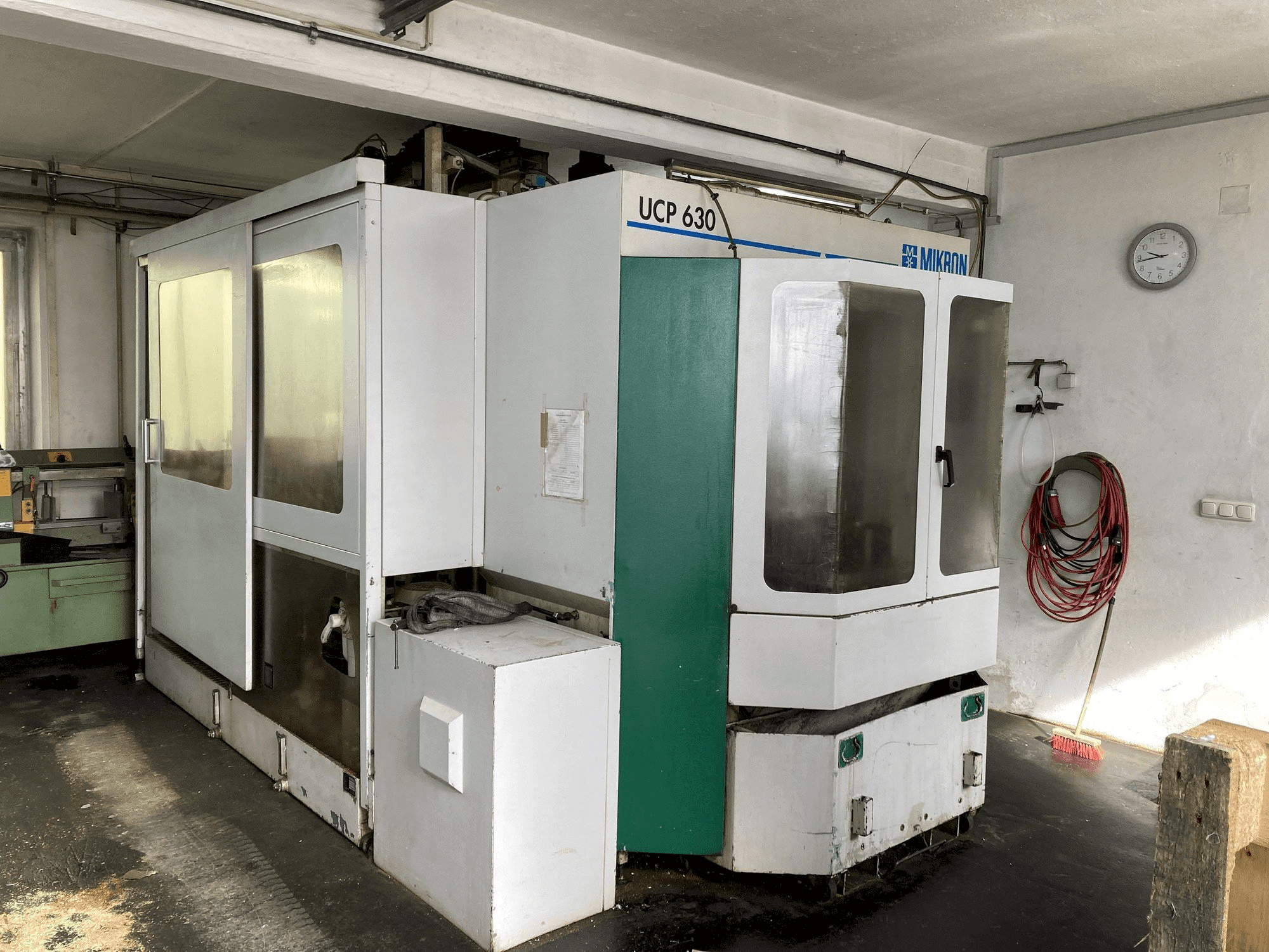 MIKRON UCP 630 Mašinos vaizdas iš priekio