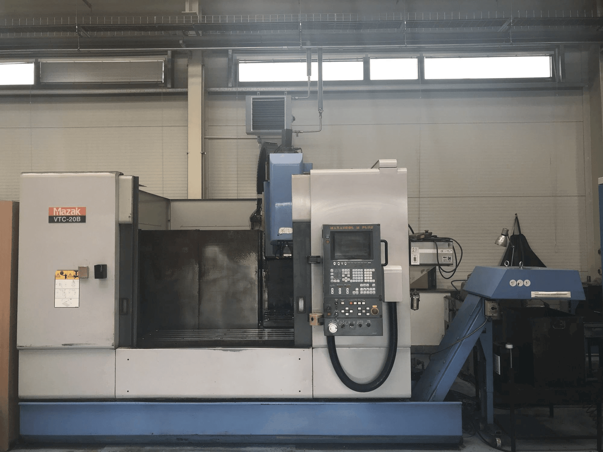 Mazak VTC-20B Mašinos vaizdas iš priekio