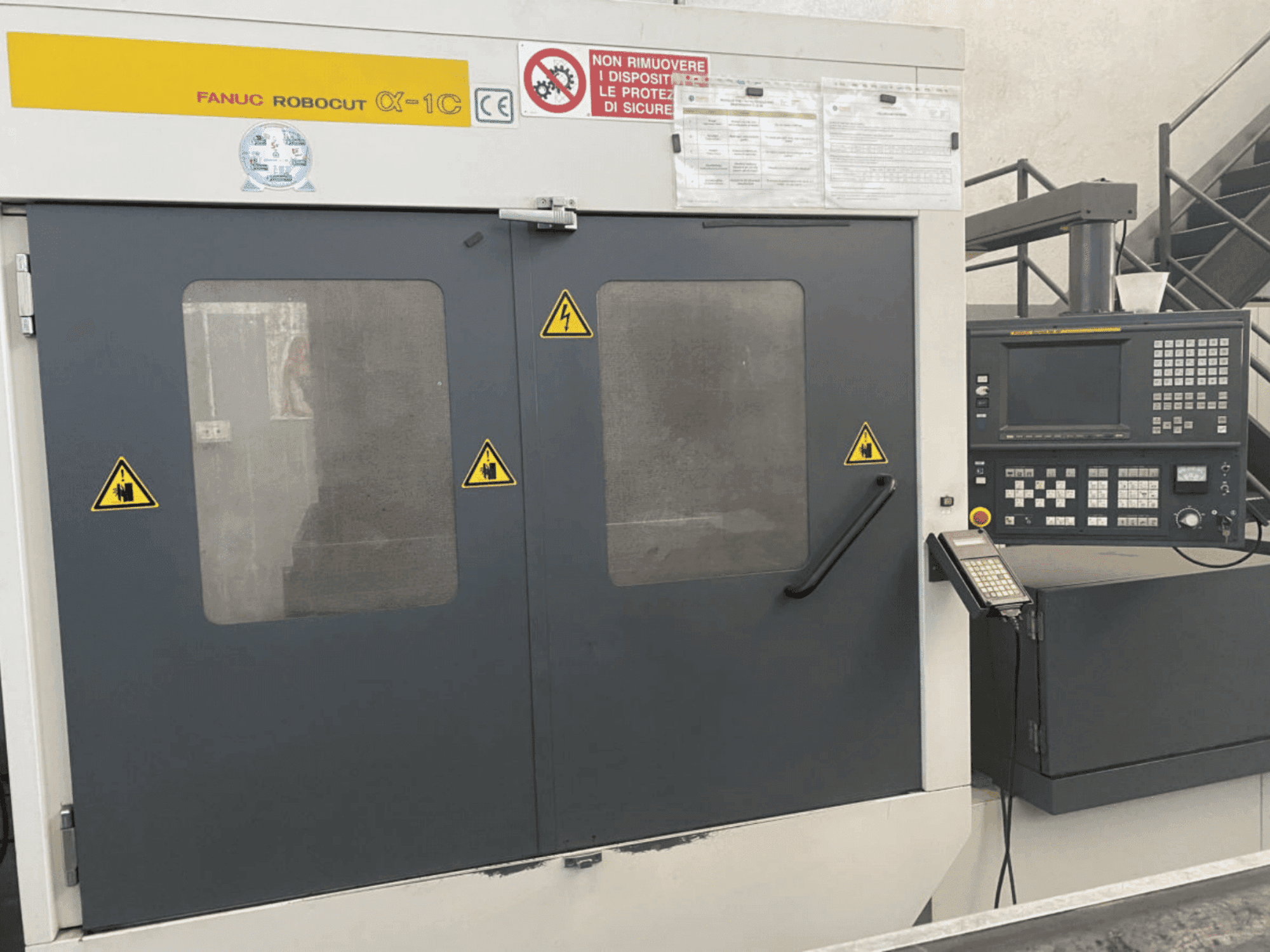 FANUC Robocut alpha-1C Mašinos vaizdas iš priekio