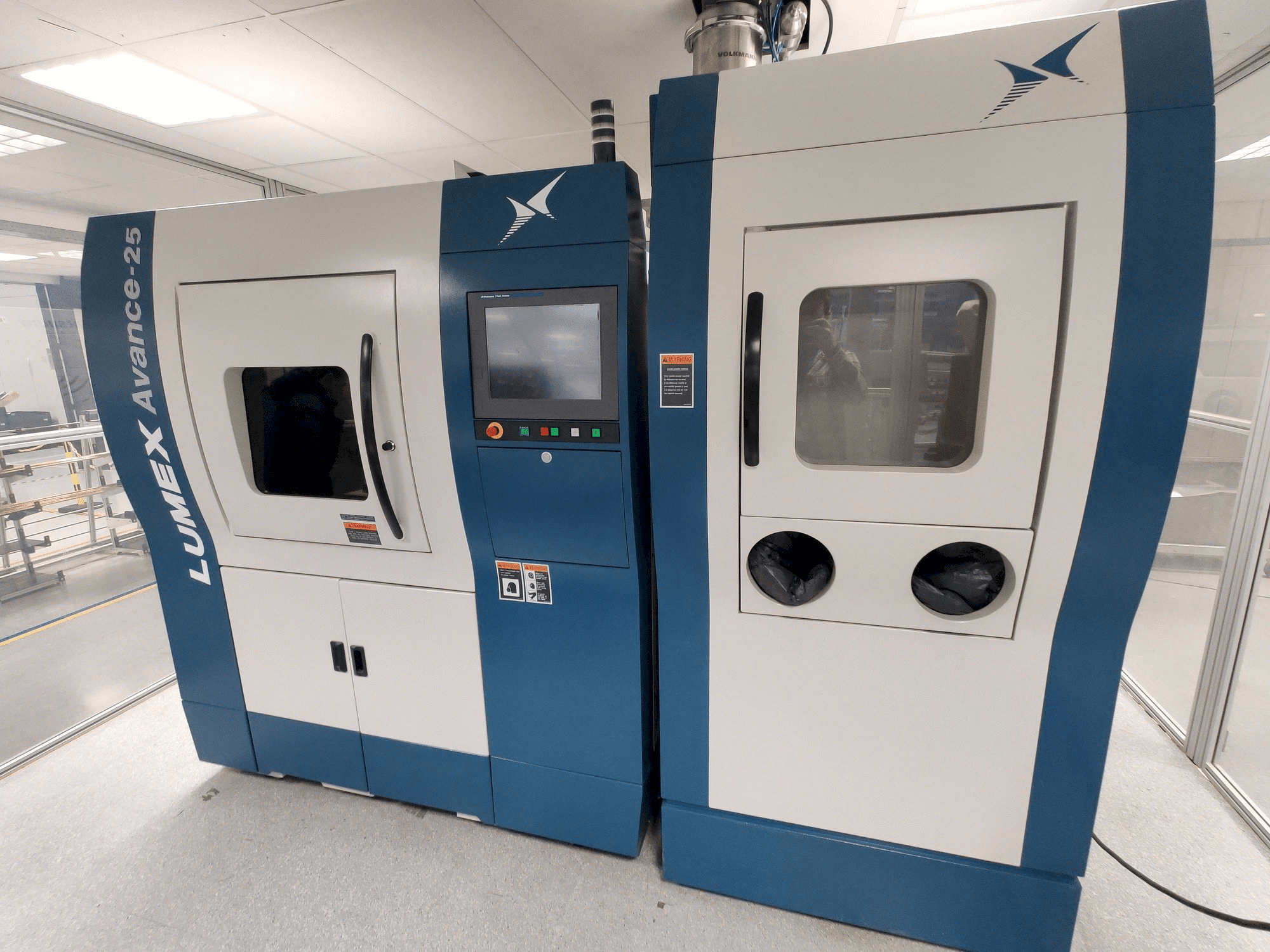 Matsuura Lumex Avance-25 Mašinos vaizdas iš priekio