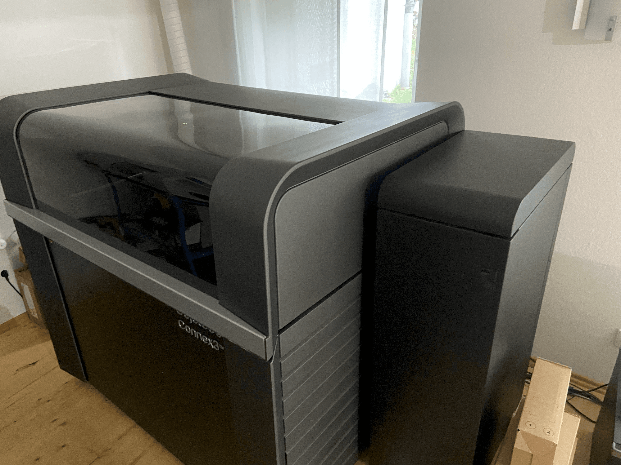 Stratasys Objet500 Connex3 Mašinos vaizdas iš priekio