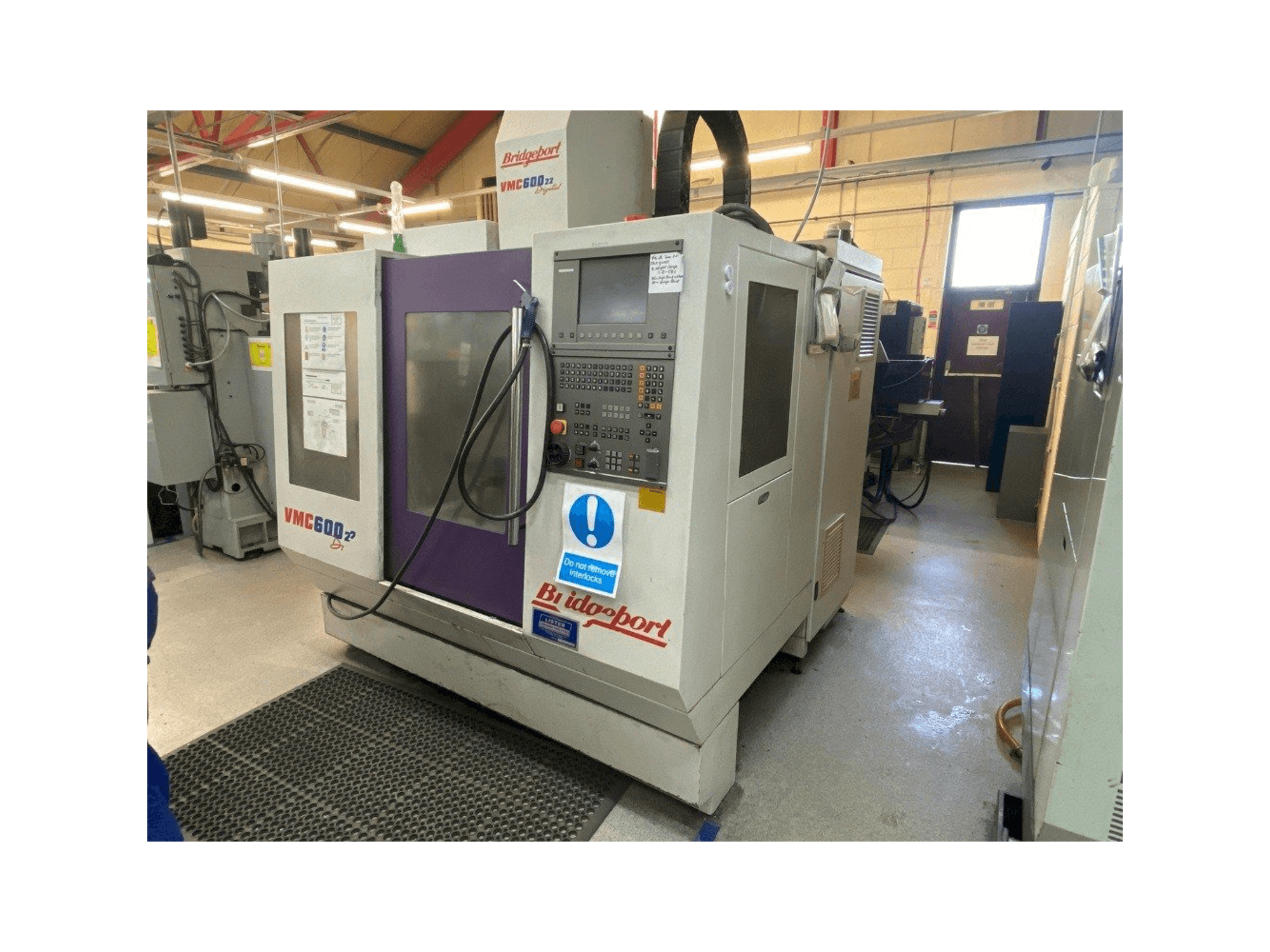 Bridgeport VMC 600/22 Digital Mašinos vaizdas iš priekio