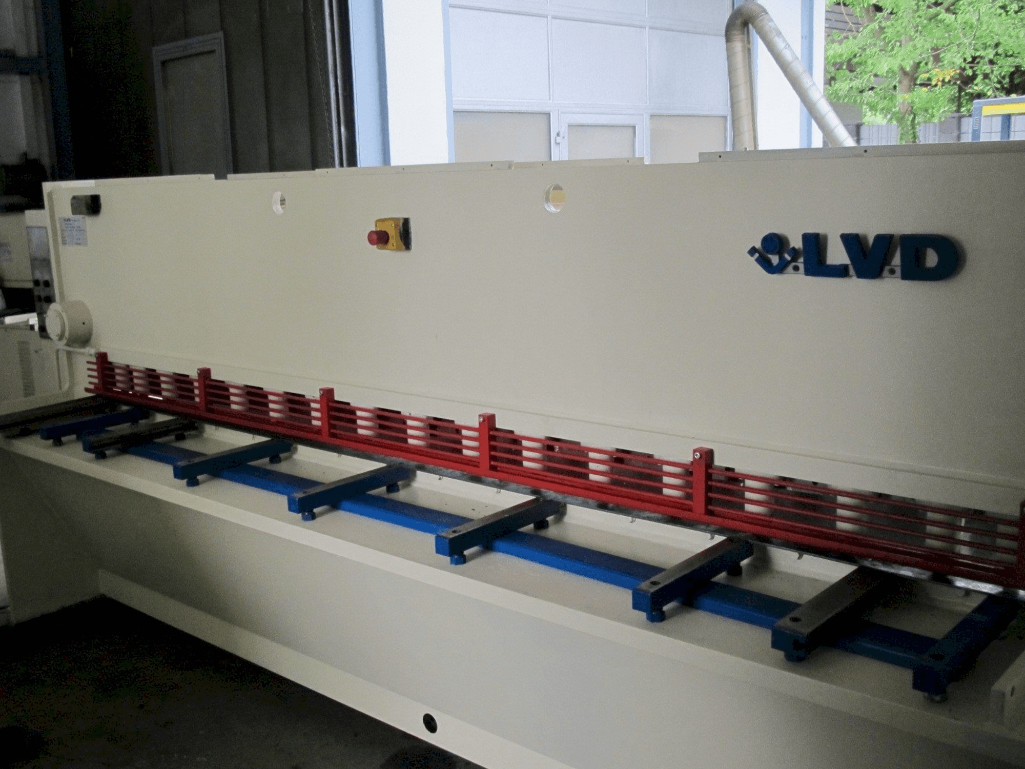 LVD HST 31/6 Mašinos vaizdas iš priekio