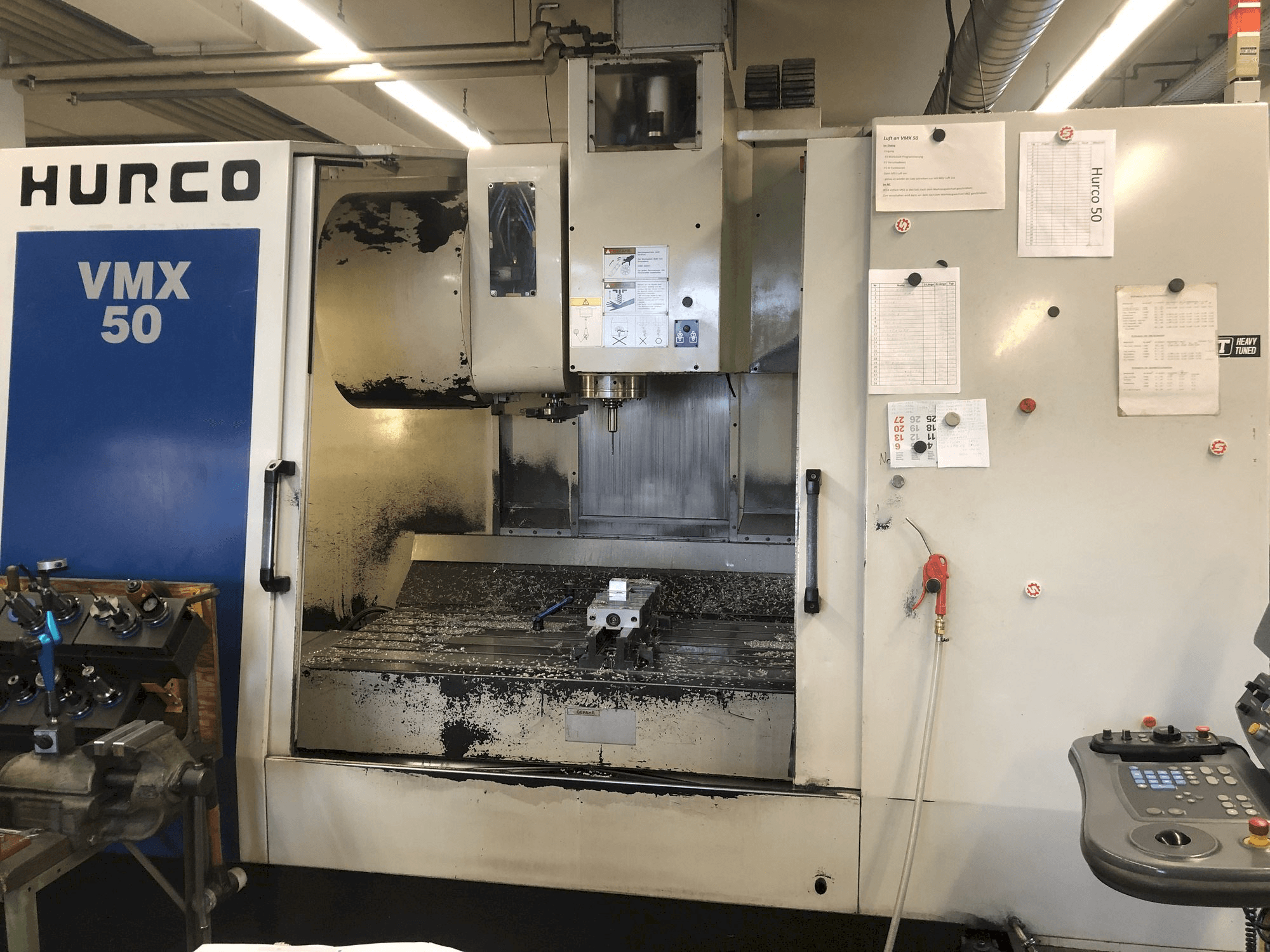Hurco VMX 50 Mašinos vaizdas iš priekio