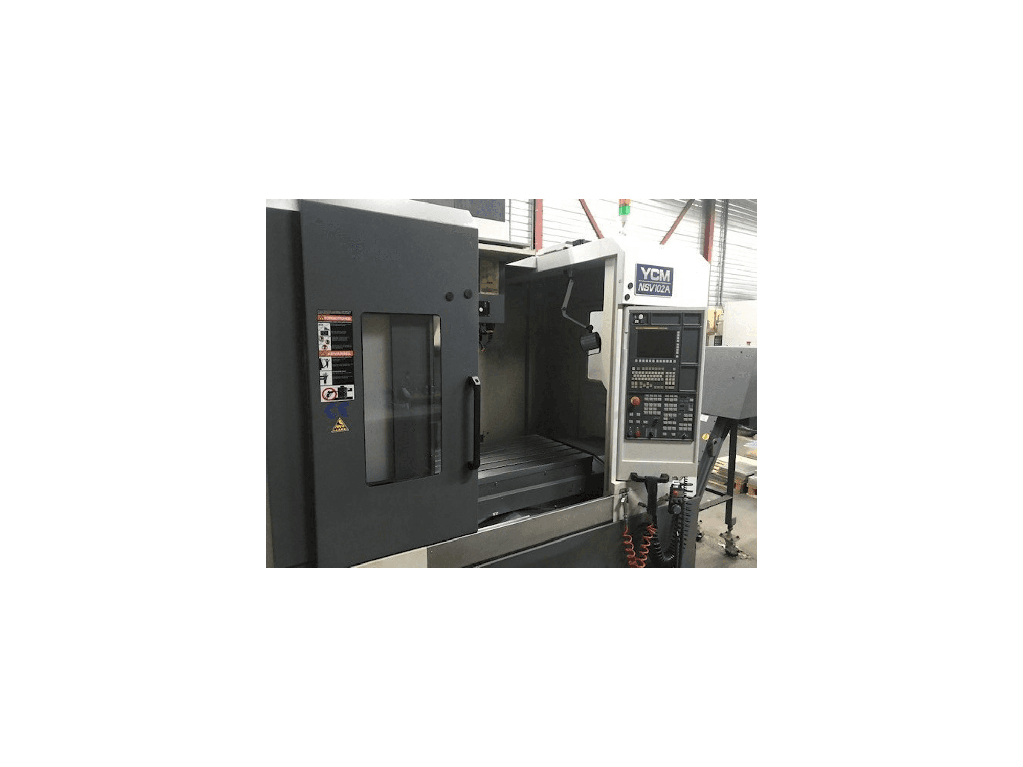 YCM NSV102A Mašinos vaizdas iš priekio