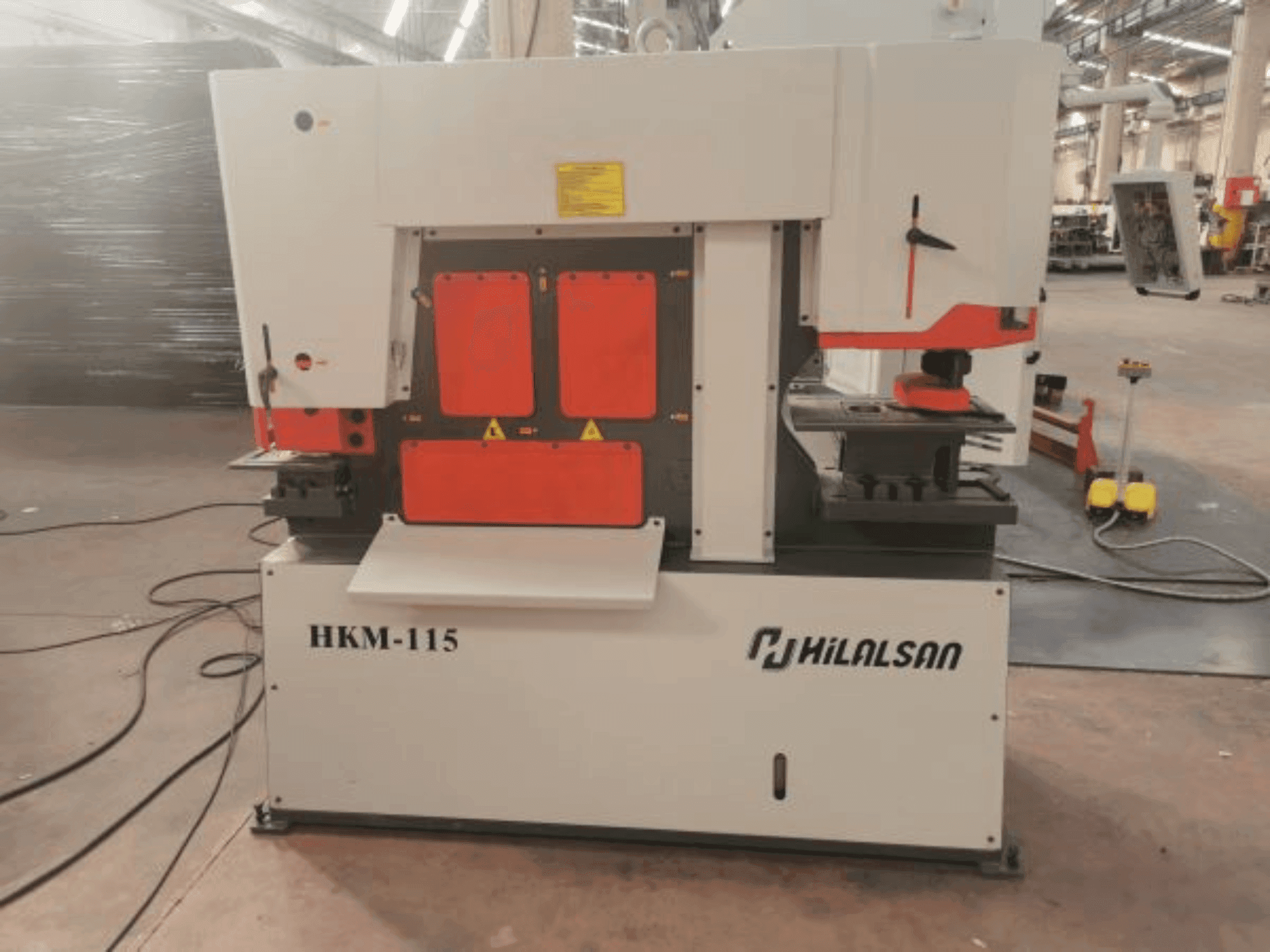 HILALSAN HKM-115 Mašinos vaizdas iš priekio