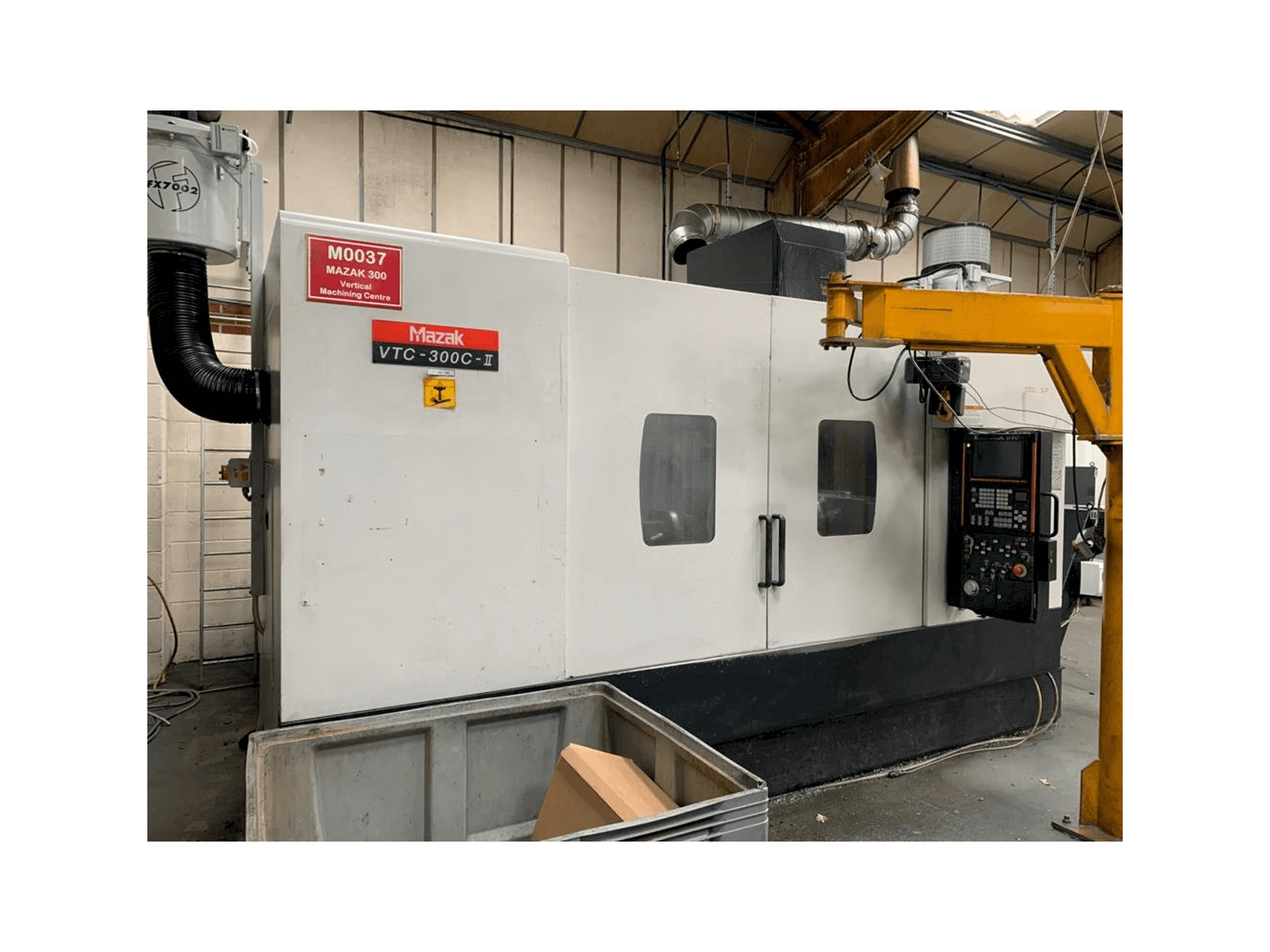 Mazak VTC-300C-II Mašinos vaizdas iš priekio