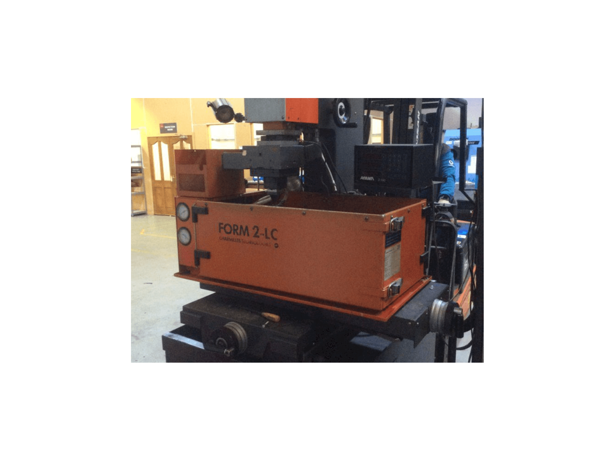 CHARMILLES Form 2-LC Mašinos vaizdas iš priekio