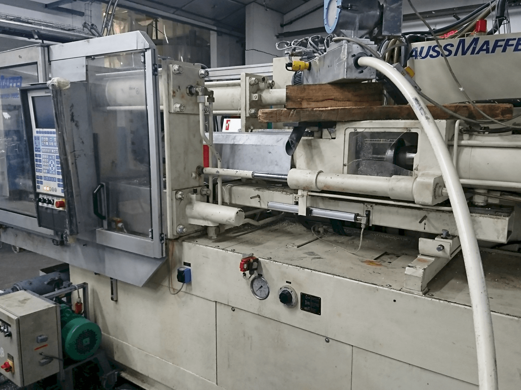 Krauss Maffei 150-700 C1 Mašinos vaizdas iš priekio