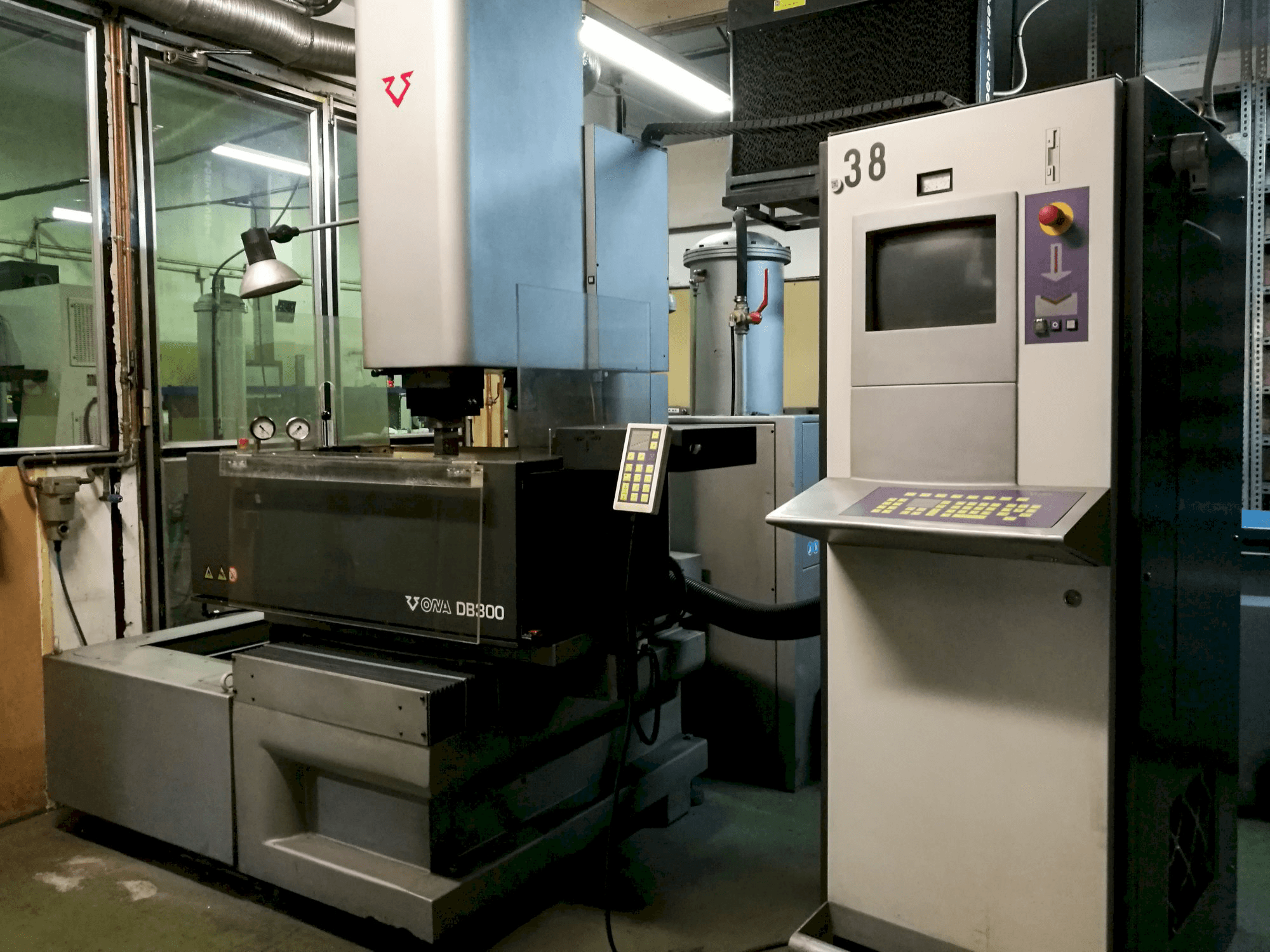 ONA DB300 Mašinos dešinės pusės vaizdas