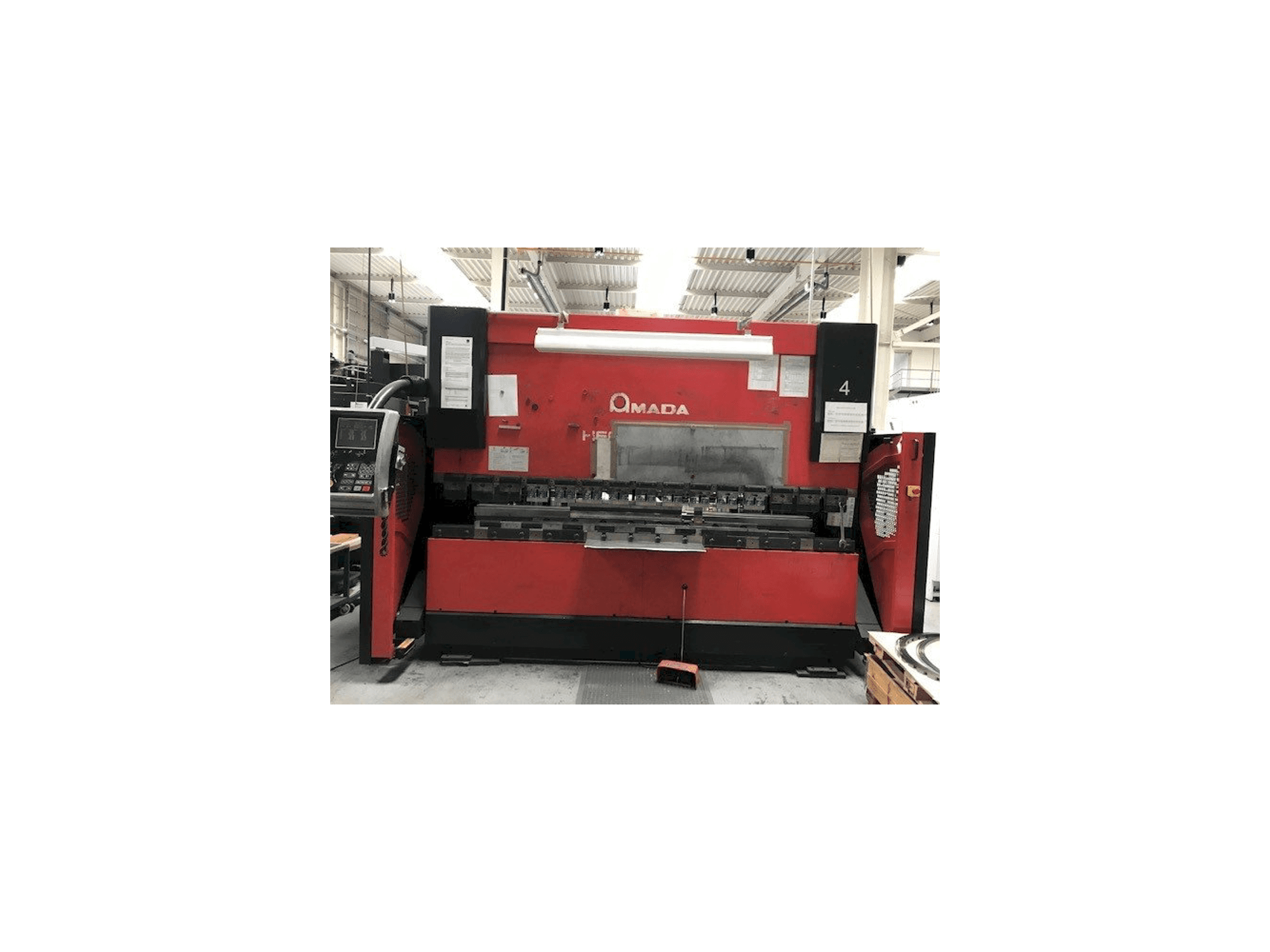 AMADA HFE 100-3 Mašinos vaizdas iš priekio